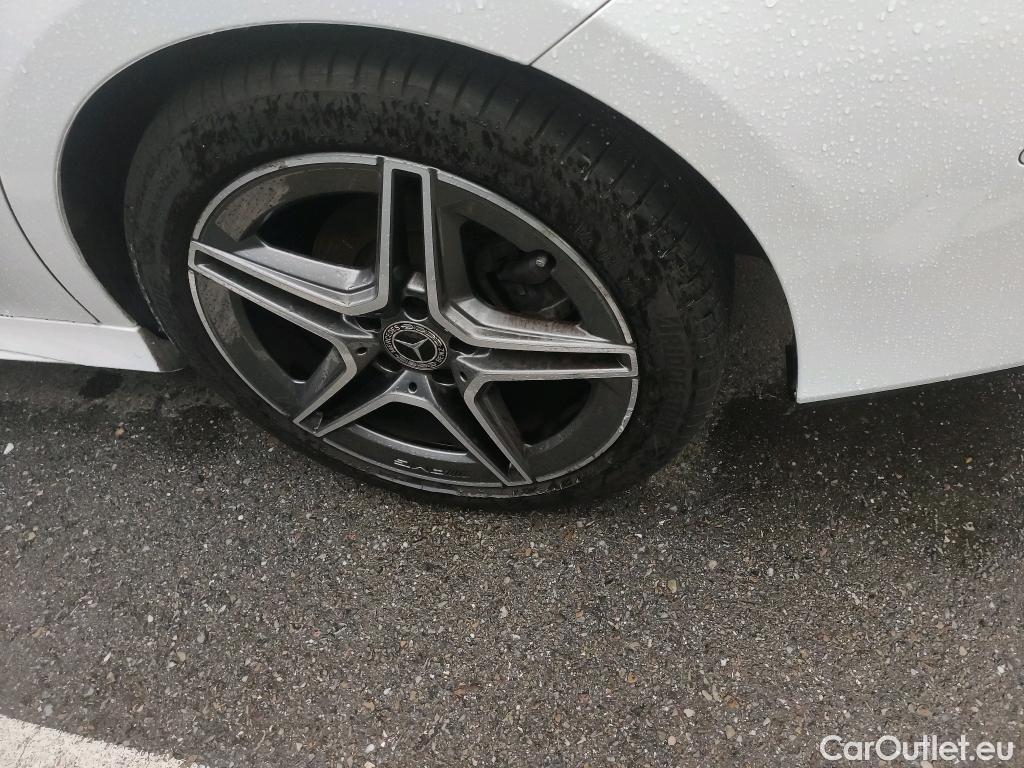  Mercedes  CLA-Klasse MERCEDES-BENZ CLA / 2019 / 4P / coupé CLA 200 #3