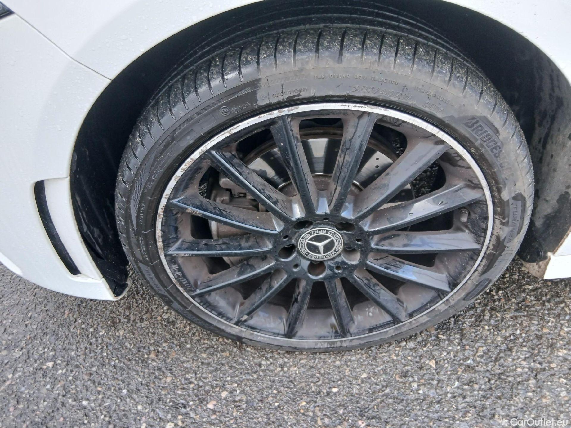  Mercedes  A-Klasse MERCEDES-BENZ Clase A / 2018 / 5P / berlina con portón A 250 e #10