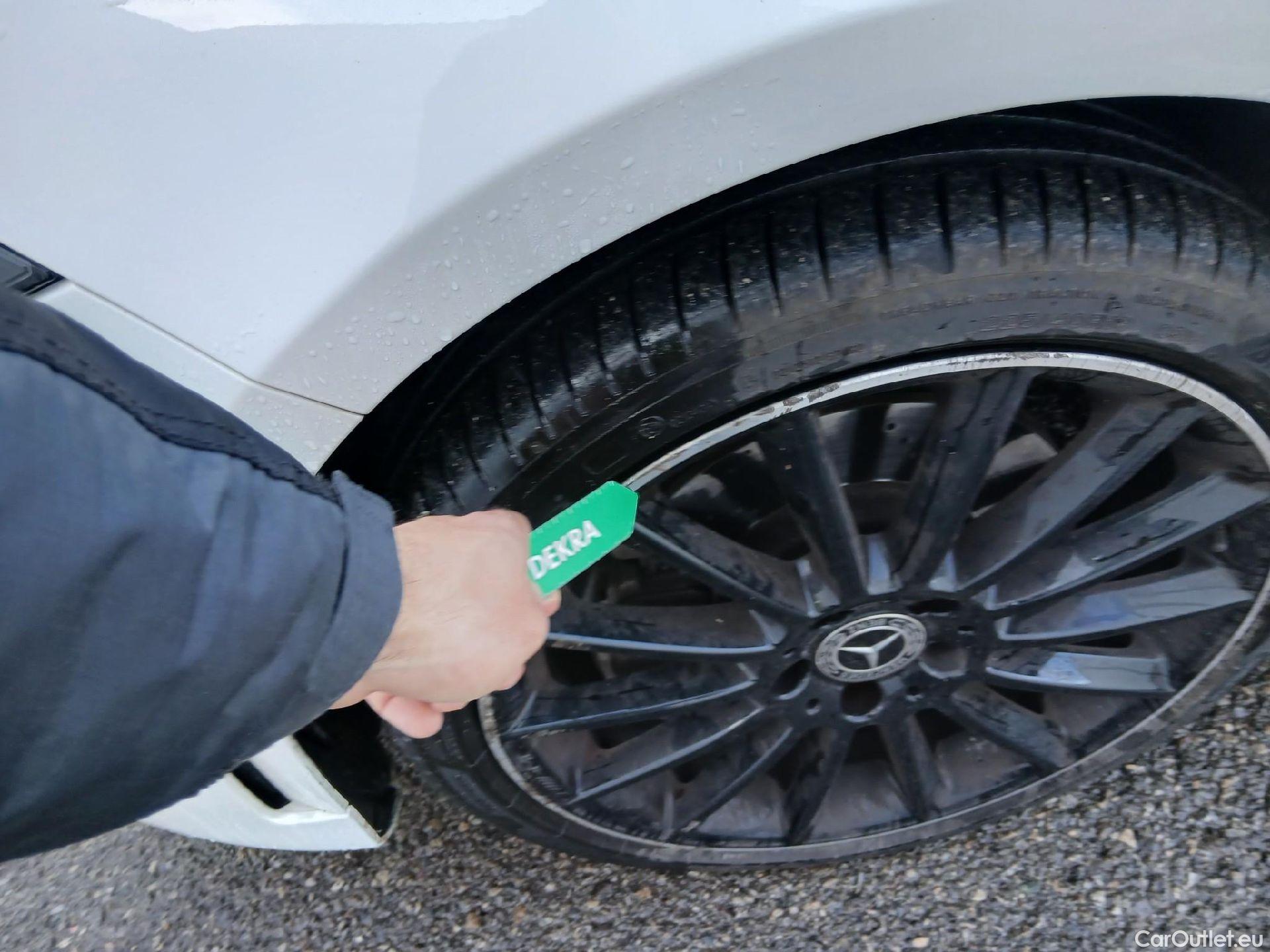  Mercedes  A-Klasse MERCEDES-BENZ Clase A / 2018 / 5P / berlina con portón A 250 e #9