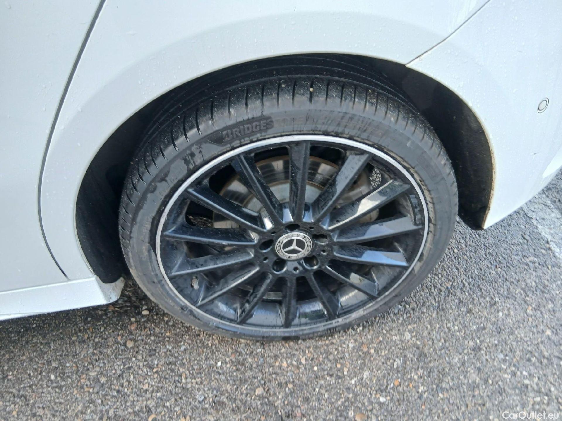  Mercedes  A-Klasse MERCEDES-BENZ Clase A / 2018 / 5P / berlina con portón A 250 e #16