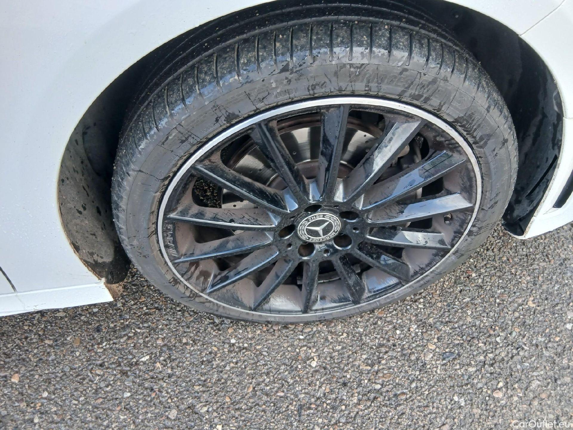  Mercedes  A-Klasse MERCEDES-BENZ Clase A / 2018 / 5P / berlina con portón A 250 e #27