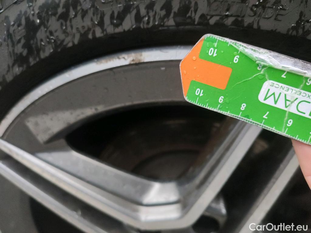  Mercedes  CLA-Klasse MERCEDES-BENZ CLA / 2019 / 4P / coupé CLA 200 #4