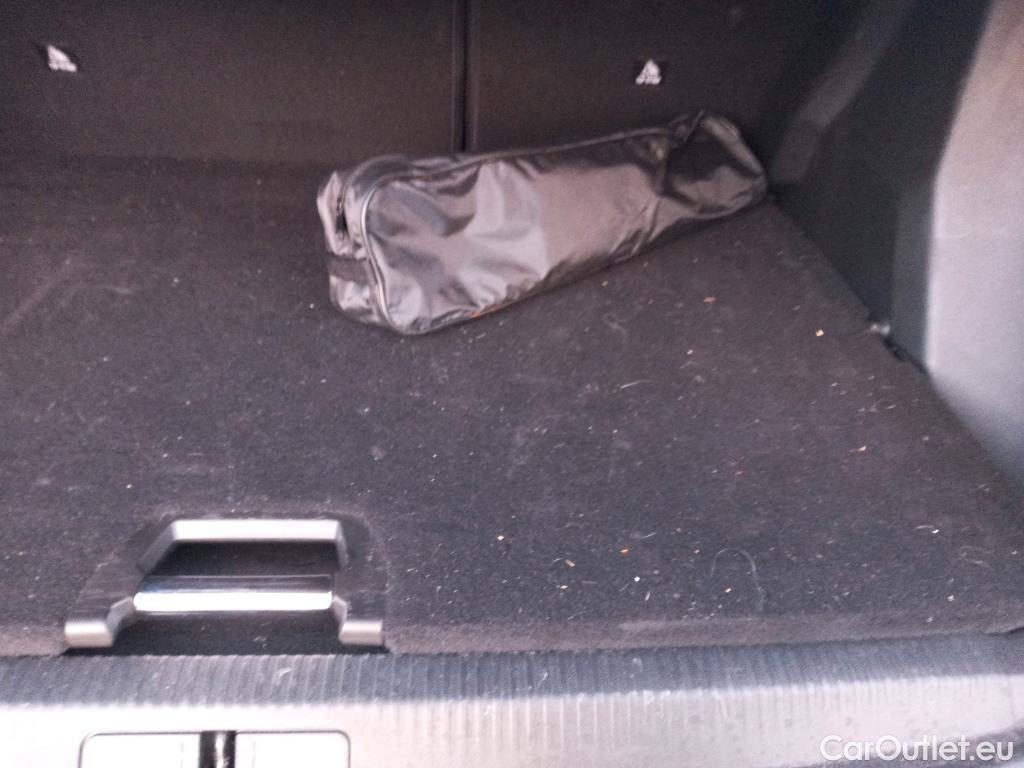  Peugeot  2008 PEUGEOT  / 2019 / 5P / todoterreno Allure BlueHDI 81kW (110CV) #25