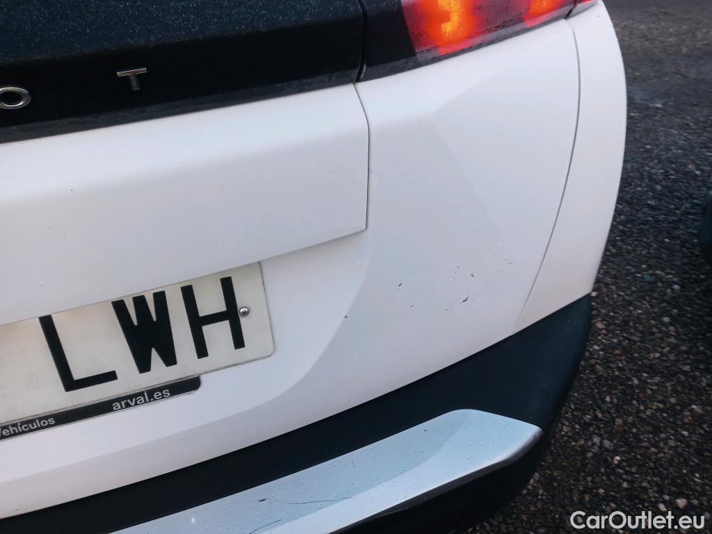  Peugeot  2008 PEUGEOT  / 2019 / 5P / todoterreno Allure BlueHDI 81kW (110CV) #4