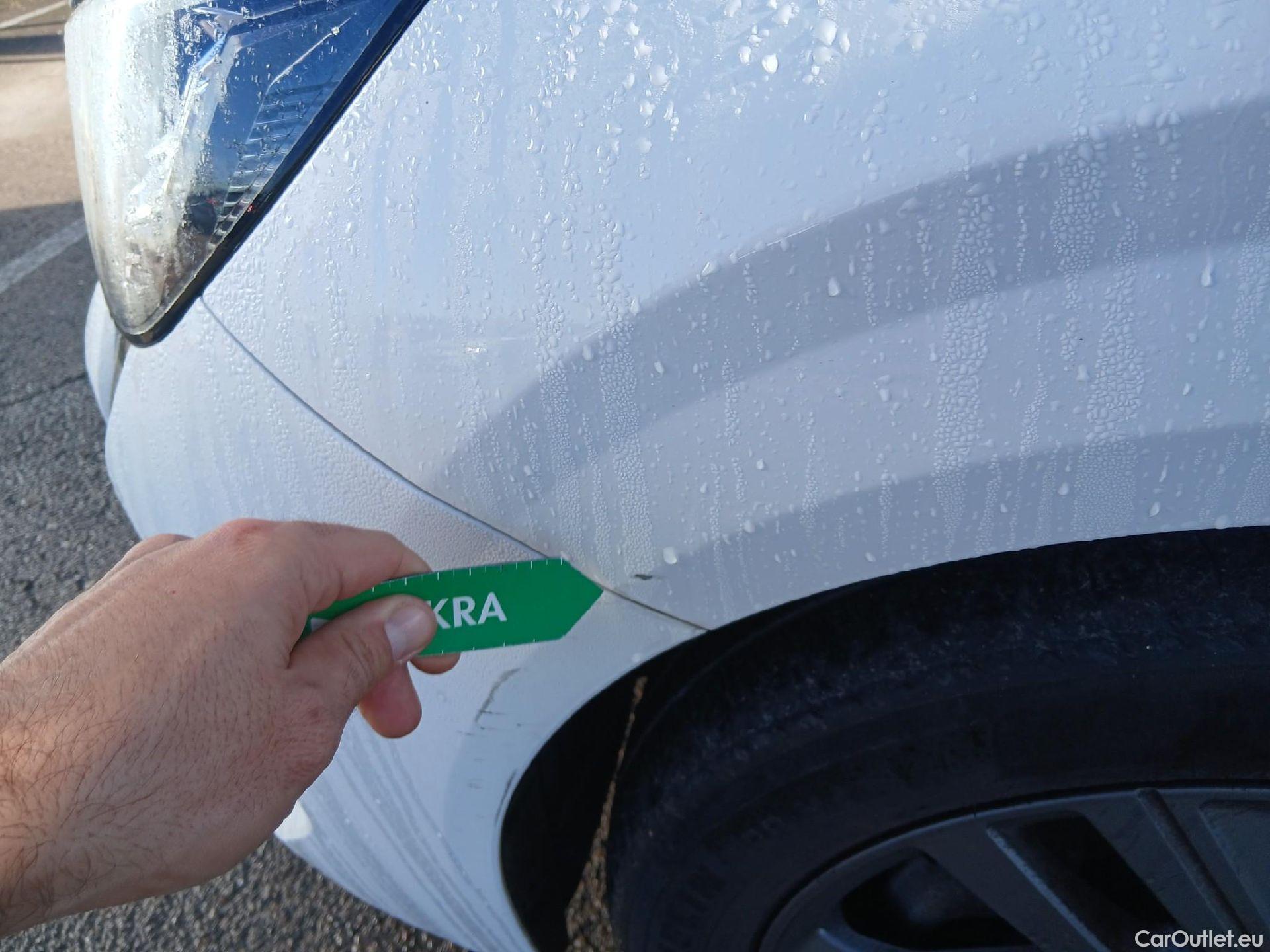  Peugeot  208 PEUGEOT  / 2019 / 5P / berlina con portón BlueHDi 73kW (100CV) Active Pack (AC) #8