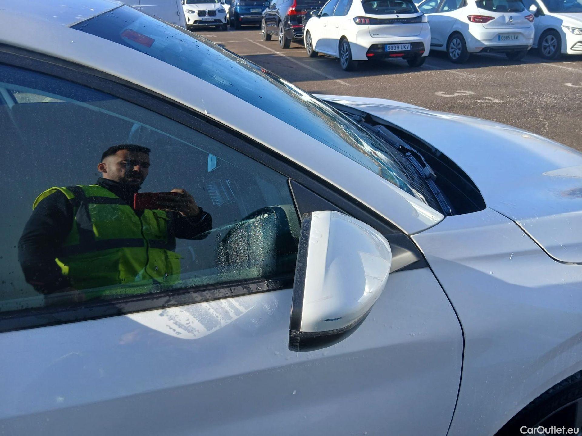  Peugeot  208 PEUGEOT  / 2019 / 5P / berlina con portón BlueHDi 73kW (100CV) Active Pack (AC) #22