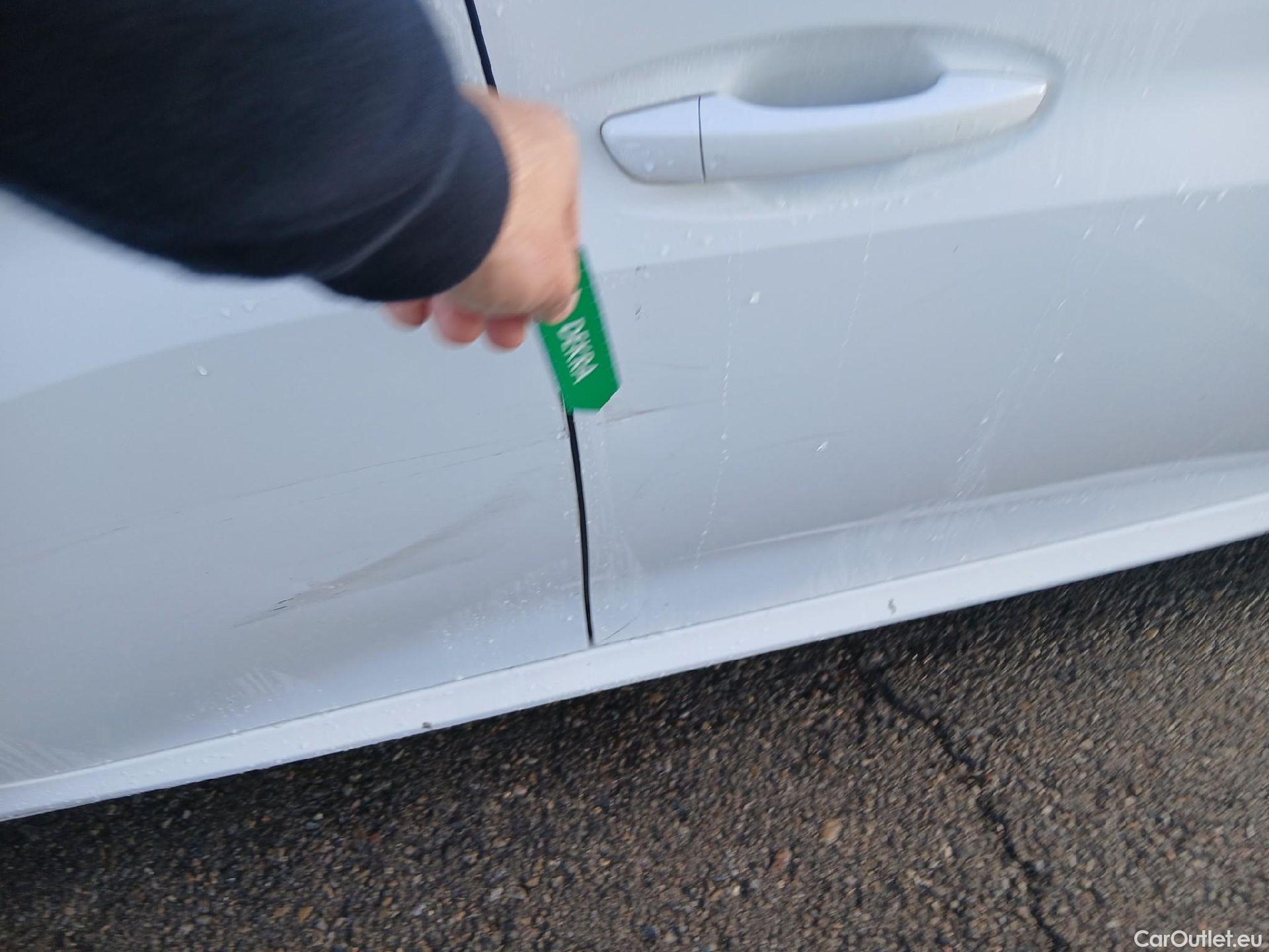  Peugeot  208 PEUGEOT  / 2019 / 5P / berlina con portón BlueHDi 73kW (100CV) Active Pack (AC) #20