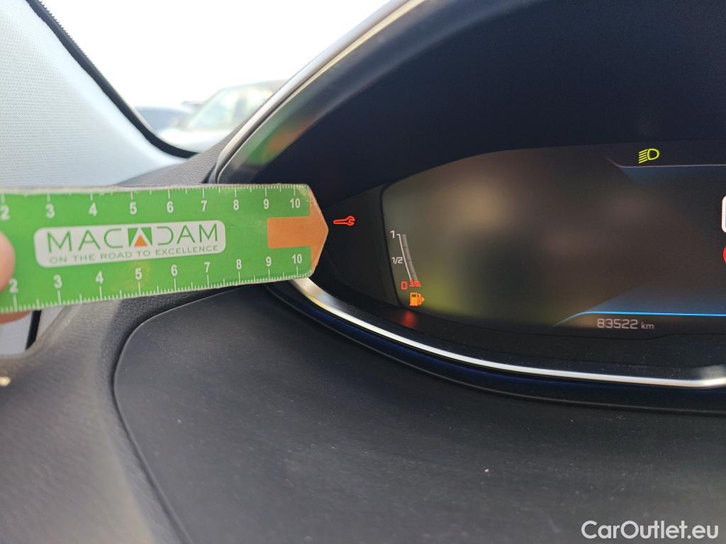  Peugeot  3008 PEUGEOT  / 2020 / 5P / todoterreno 1.5 BlueHDi 96kW (130CV) S&S Allure EAT8 #47