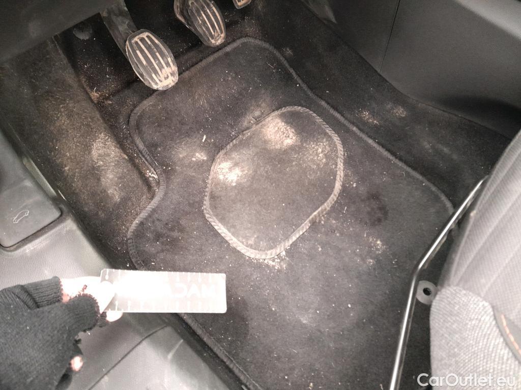  Peugeot  2008 PEUGEOT  / 2019 / 5P / todoterreno Active BlueHDI 81kW (110CV) #19