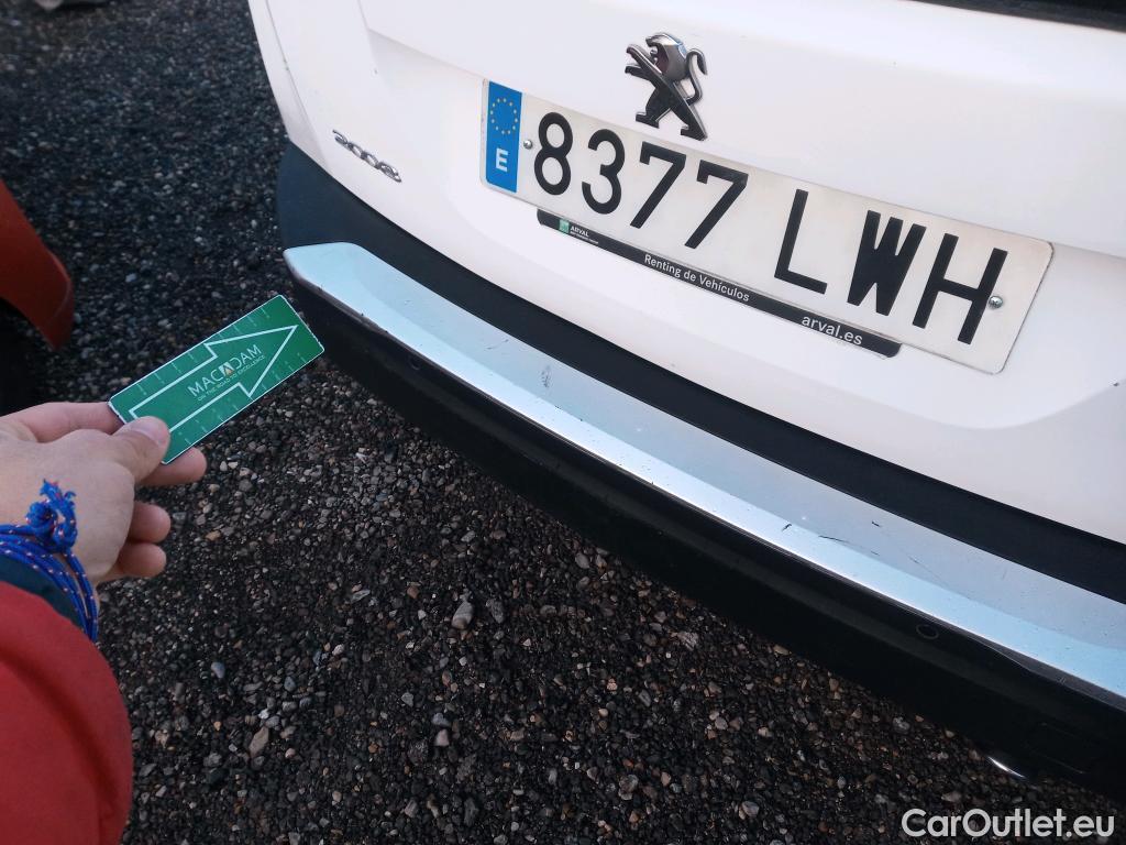  Peugeot  2008 PEUGEOT  / 2019 / 5P / todoterreno Allure BlueHDI 81kW (110CV) #24