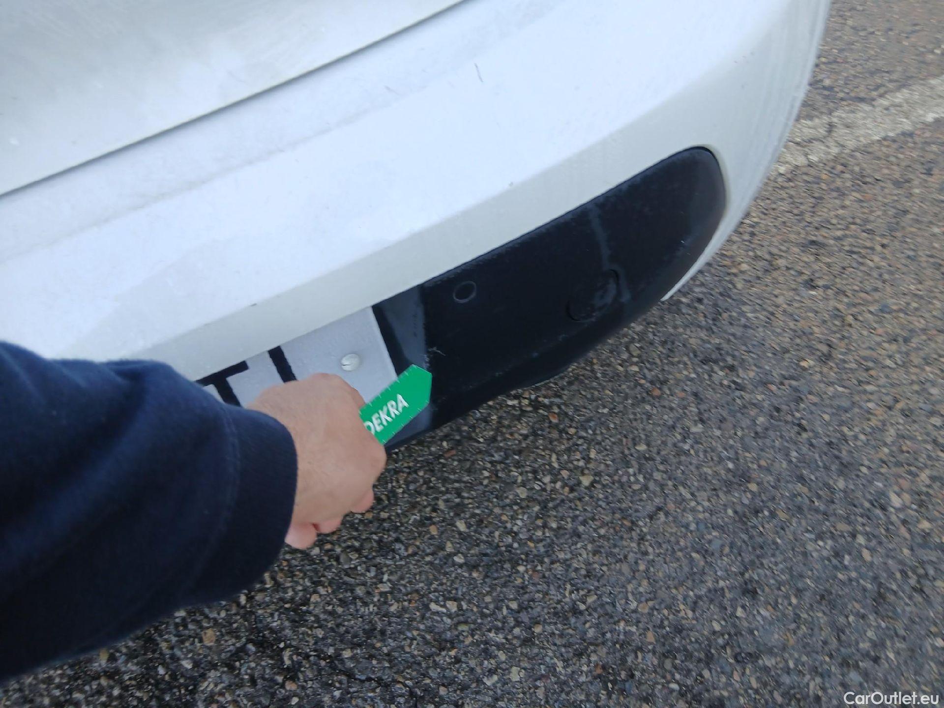  Peugeot  208 PEUGEOT  / 2019 / 5P / berlina con portón BlueHDi 73kW (100CV) Active Pack (AC) #15