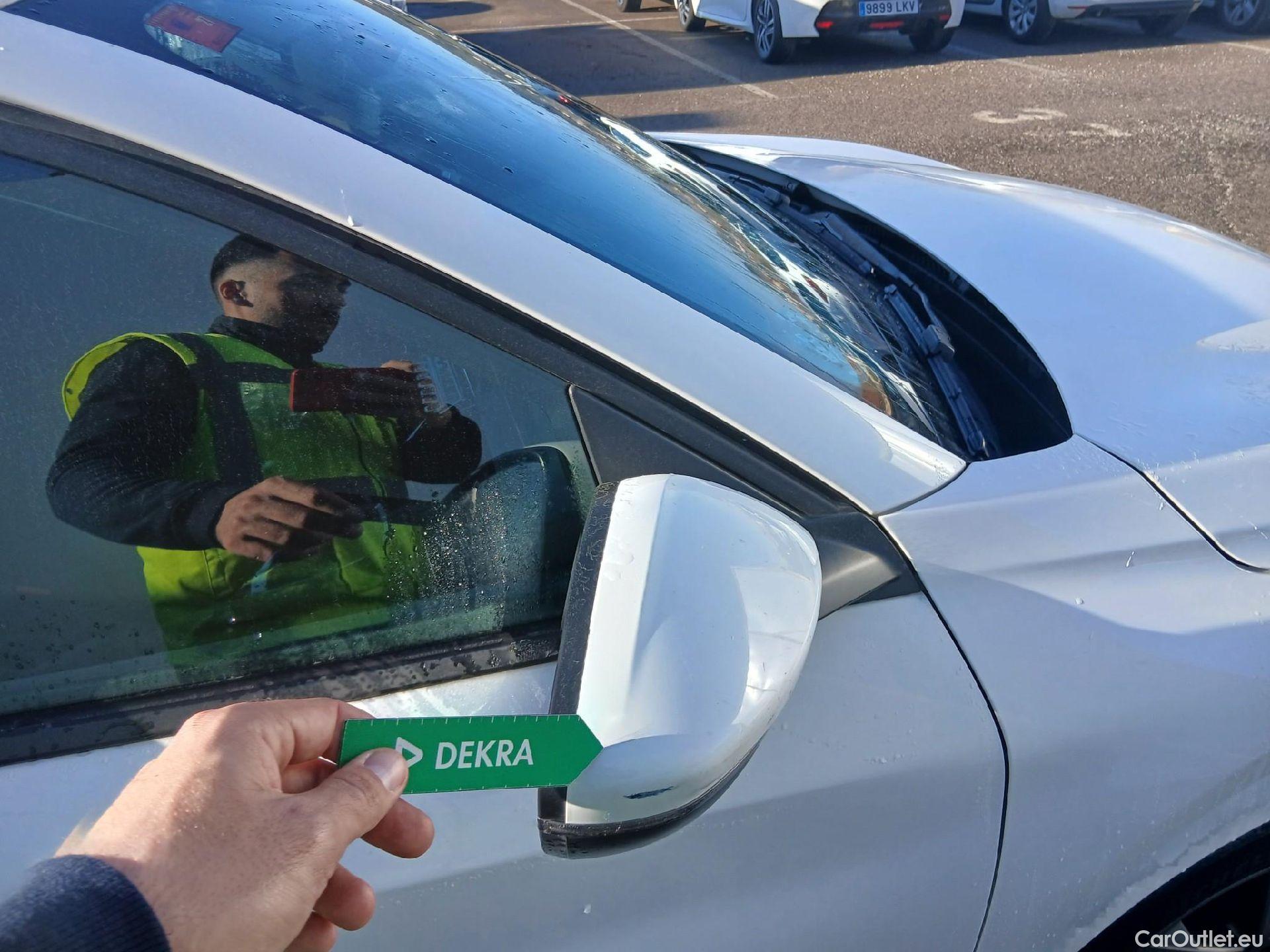  Peugeot  208 PEUGEOT  / 2019 / 5P / berlina con portón BlueHDi 73kW (100CV) Active Pack (AC) #21