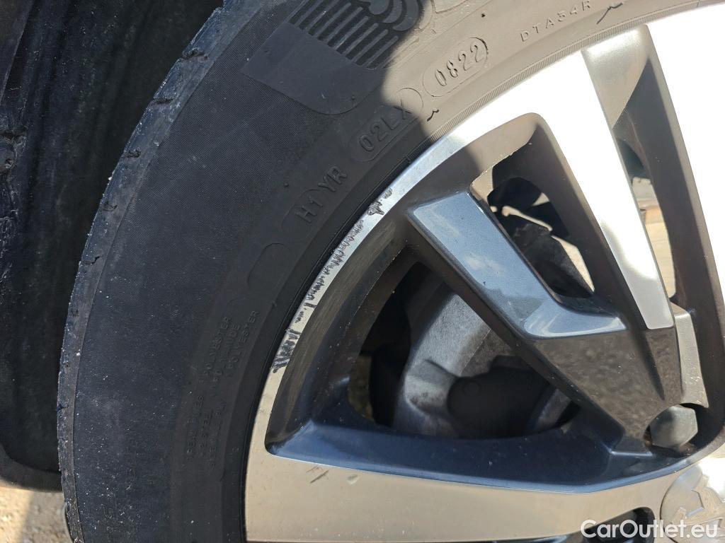  Peugeot  3008 PEUGEOT  / 2020 / 5P / todoterreno 1.5 BlueHDi 96kW (130CV) S&S Allure EAT8 #19