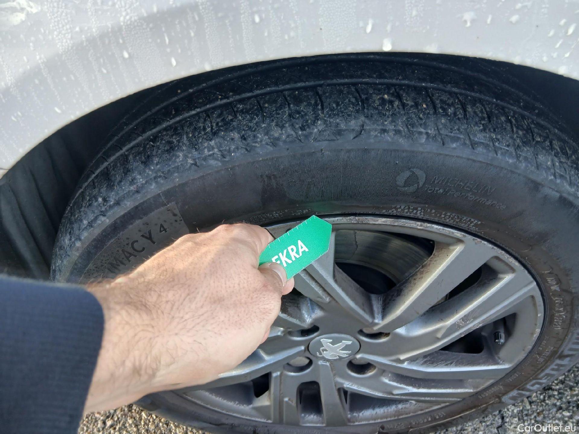  Peugeot  208 PEUGEOT  / 2019 / 5P / berlina con portón BlueHDi 73kW (100CV) Active Pack (AC) #5