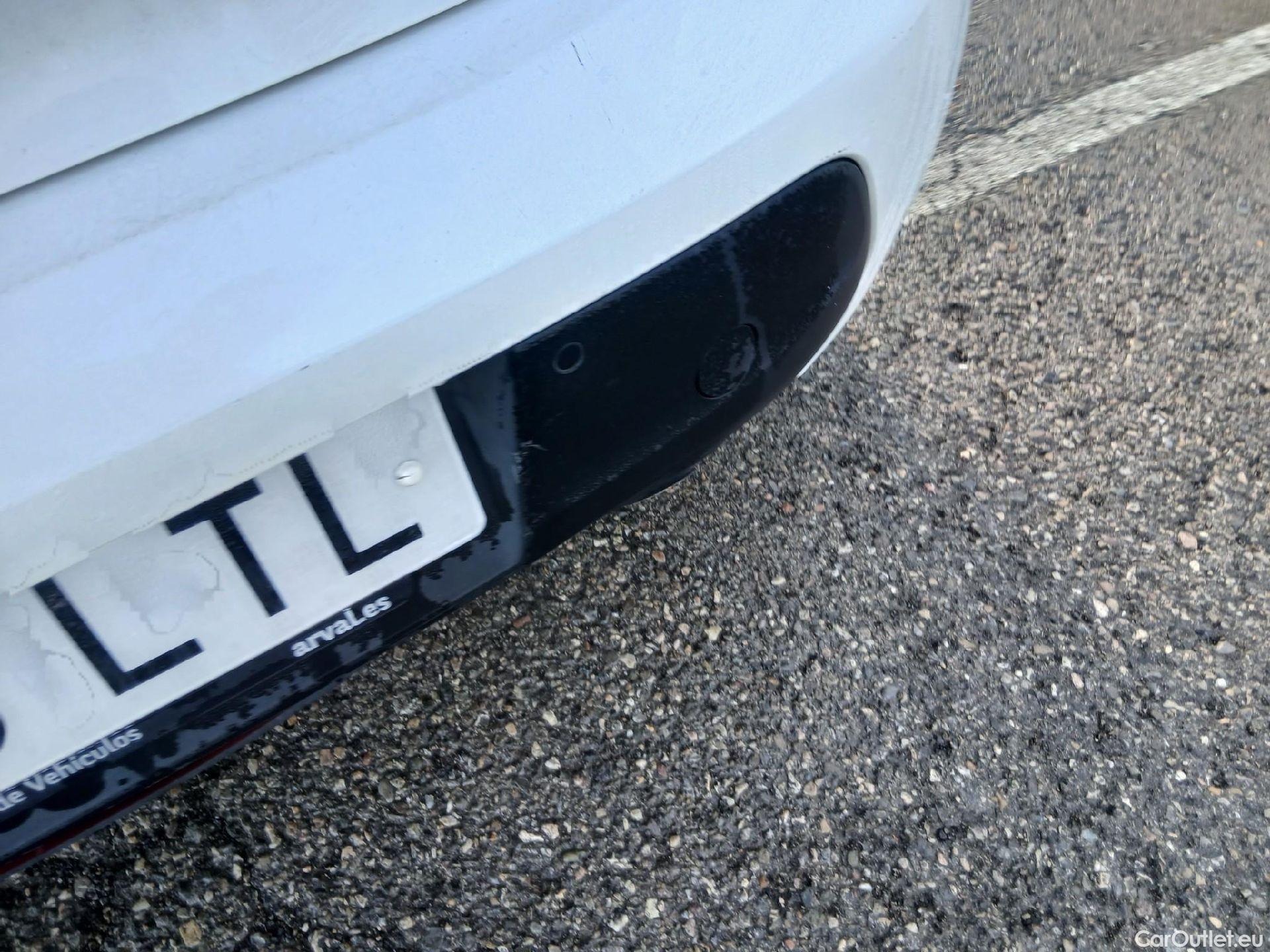  Peugeot  208 PEUGEOT  / 2019 / 5P / berlina con portón BlueHDi 73kW (100CV) Active Pack (AC) #16