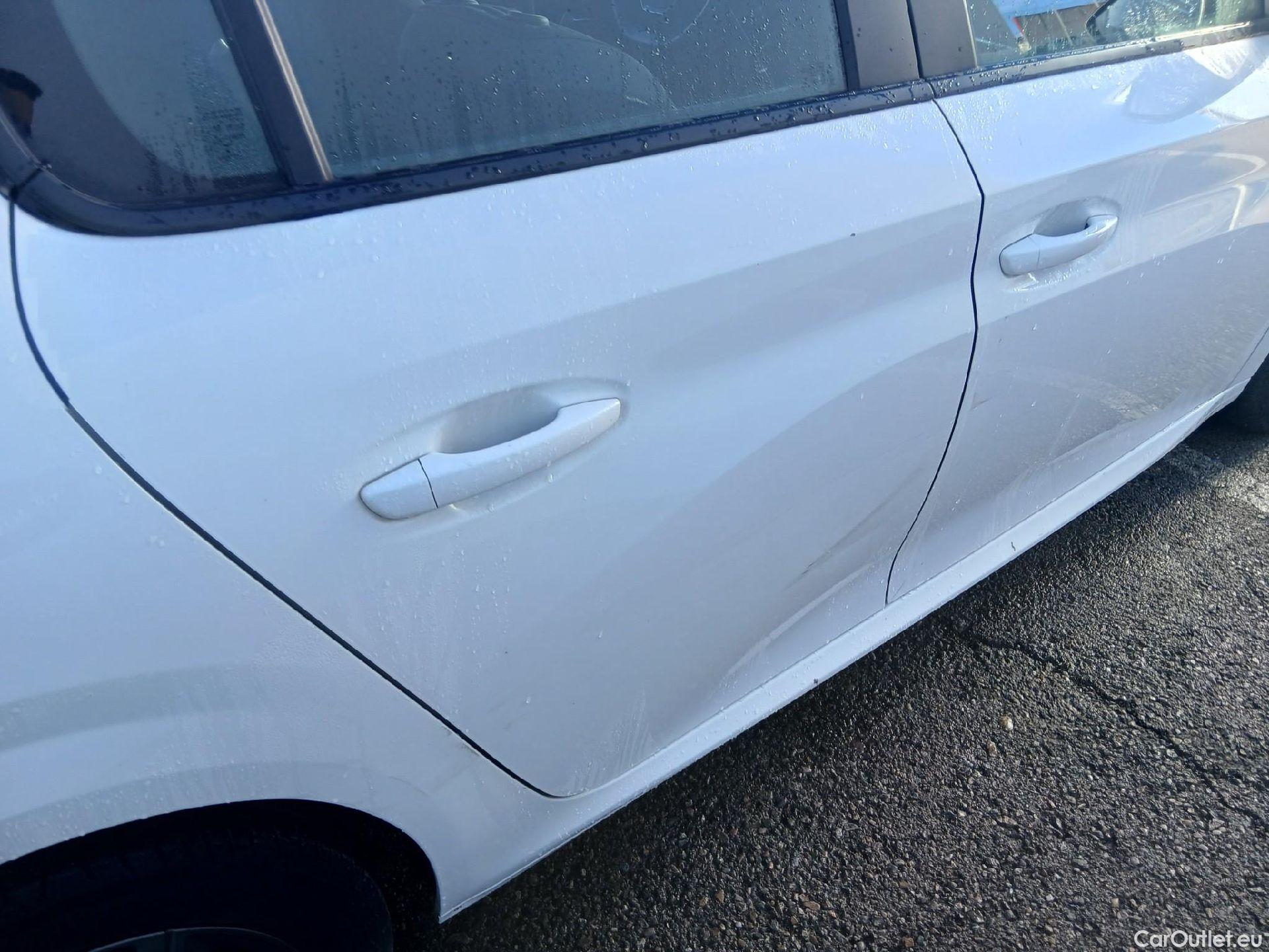  Peugeot  208 PEUGEOT  / 2019 / 5P / berlina con portón BlueHDi 73kW (100CV) Active Pack (AC) #17