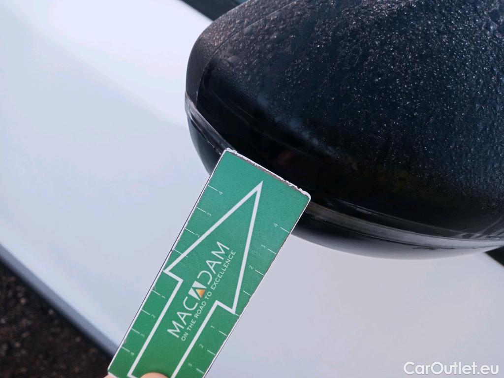  Peugeot  2008 PEUGEOT  / 2019 / 5P / todoterreno Allure BlueHDI 81kW (110CV) #18