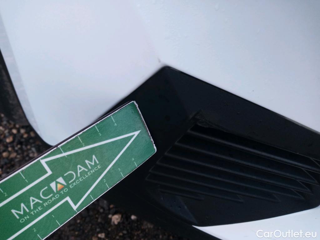  Peugeot  2008 PEUGEOT  / 2019 / 5P / todoterreno Allure BlueHDI 81kW (110CV) #29