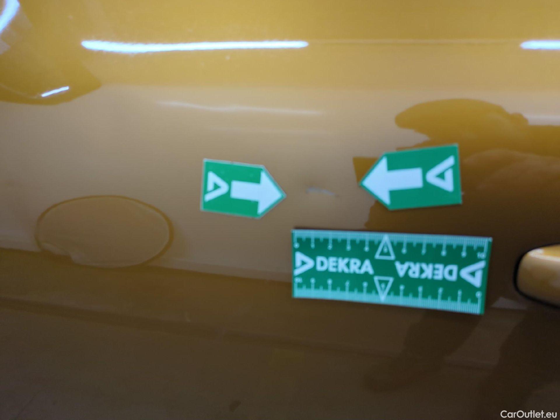  Renault  Captur RENAULT  / 2019 / 5P / SUV Intens E-TECH Plug-in 160 #28