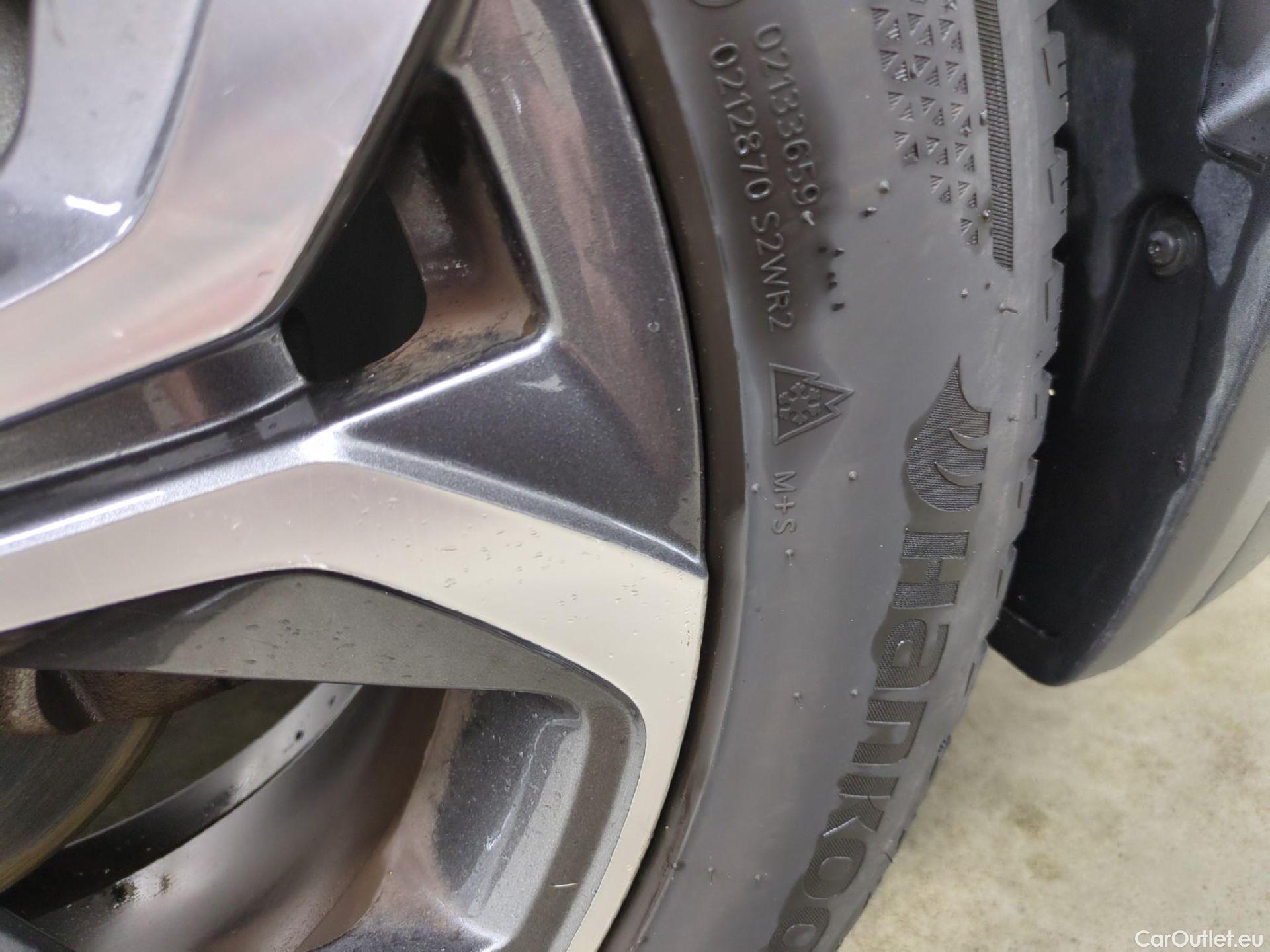  Renault  Captur RENAULT  / 2019 / 5P / SUV Intens E-TECH Plug-in 160 #8