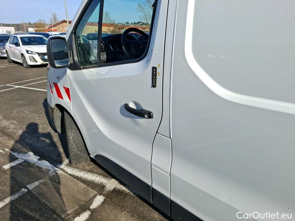  Renault  Trafic RENAULT  / 2019 / 4P / Fourgon tole FG GCF L1H1 1000 Energy dCi 145 EDC #18