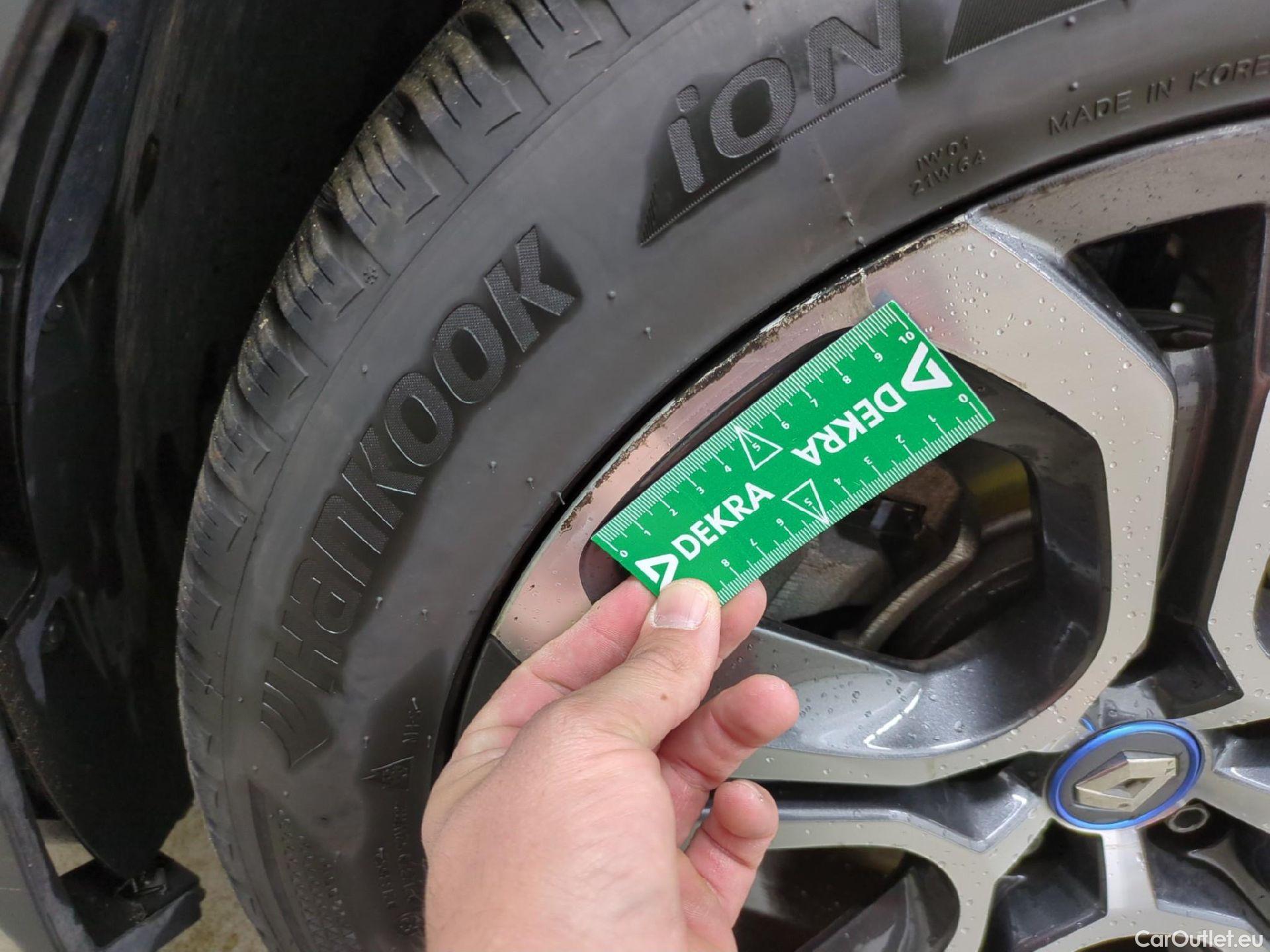  Renault  Captur RENAULT  / 2019 / 5P / SUV Intens E-TECH Plug-in 160 #47