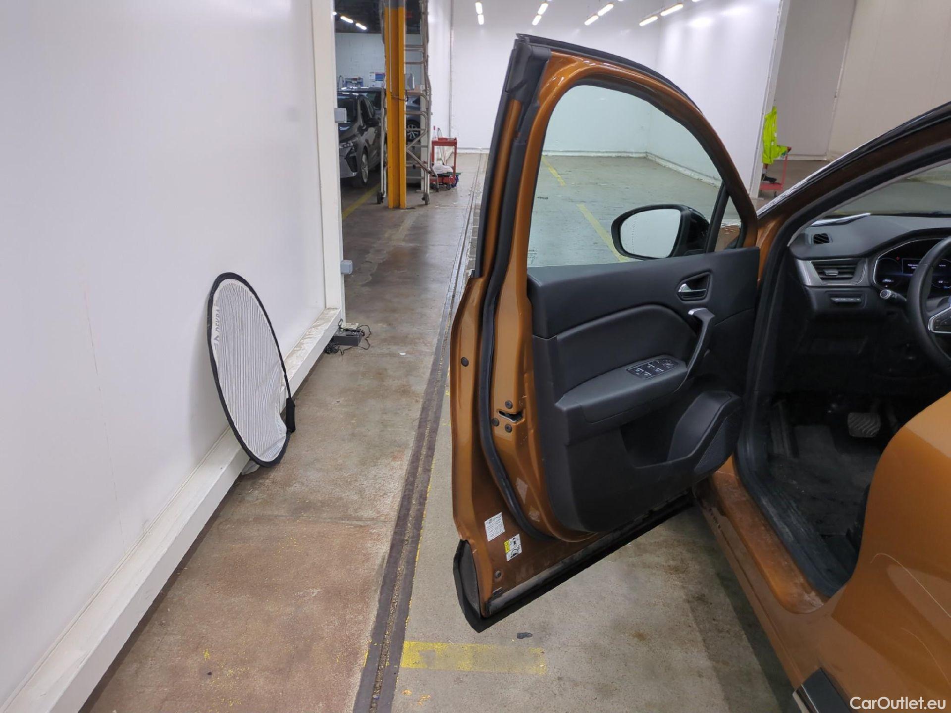  Renault  Captur RENAULT  / 2019 / 5P / SUV Intens E-TECH Plug-in 160 #25