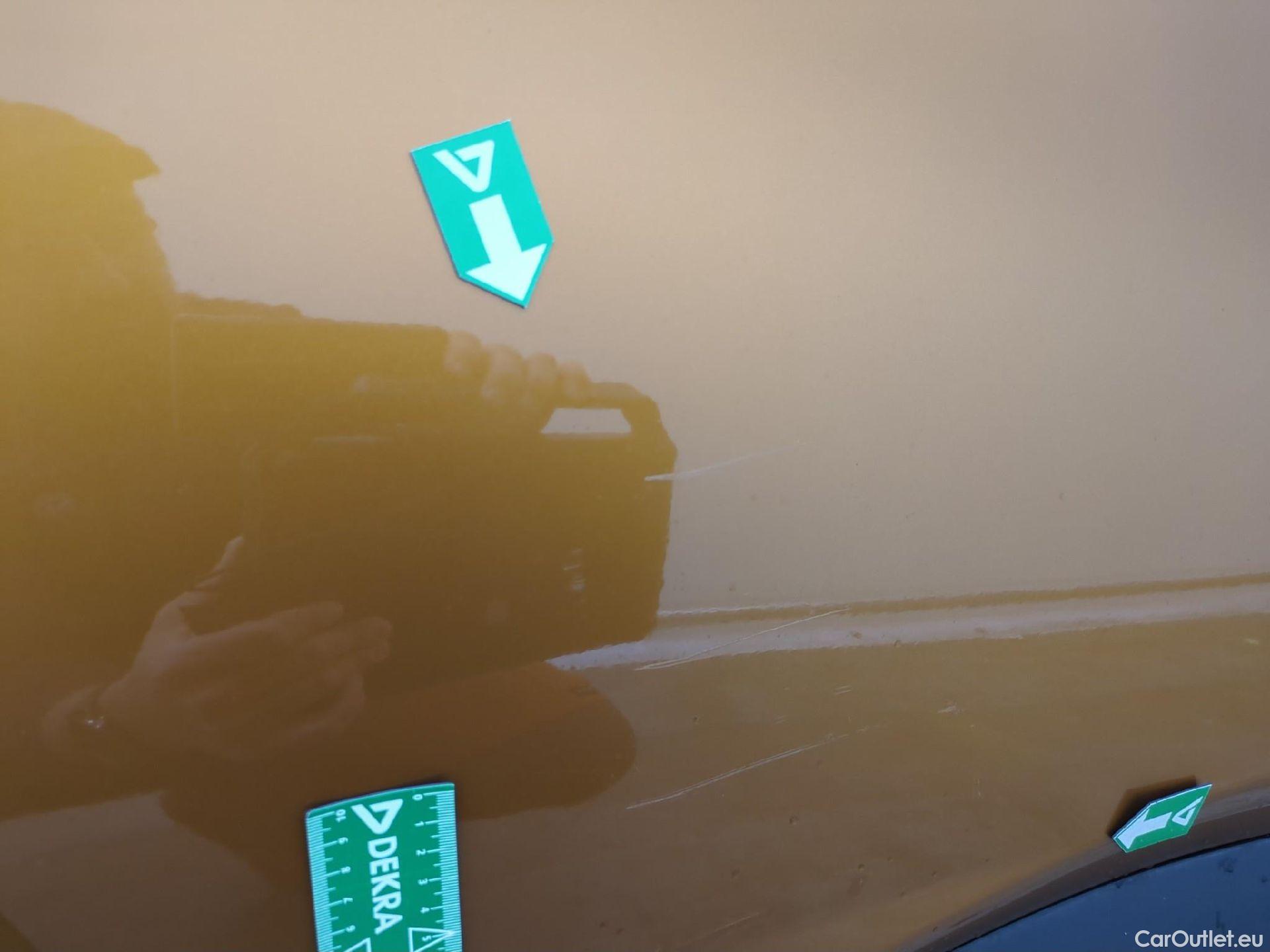  Renault  Captur RENAULT  / 2019 / 5P / SUV Intens E-TECH Plug-in 160 #36