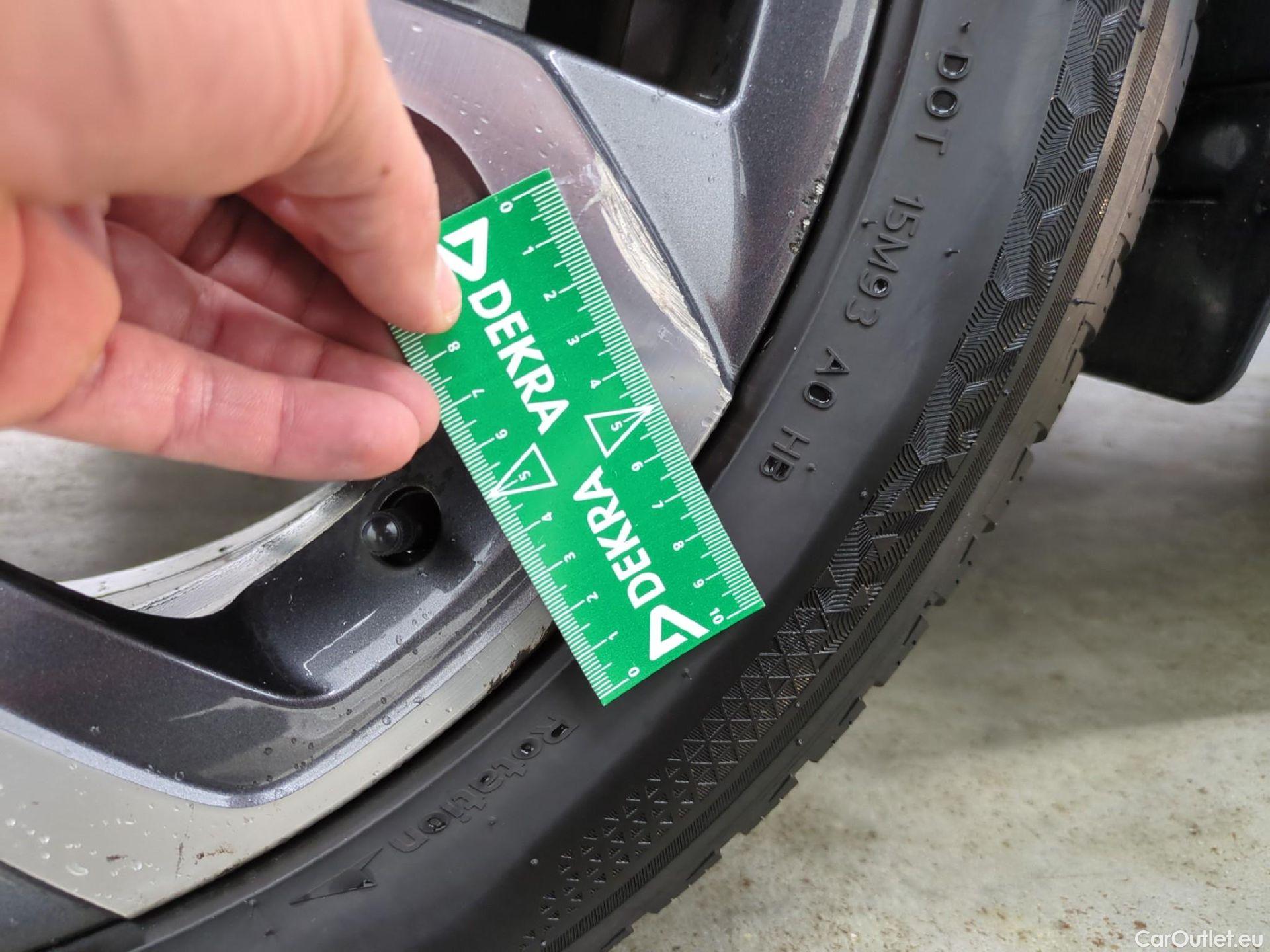  Renault  Captur RENAULT  / 2019 / 5P / SUV Intens E-TECH Plug-in 160 #58