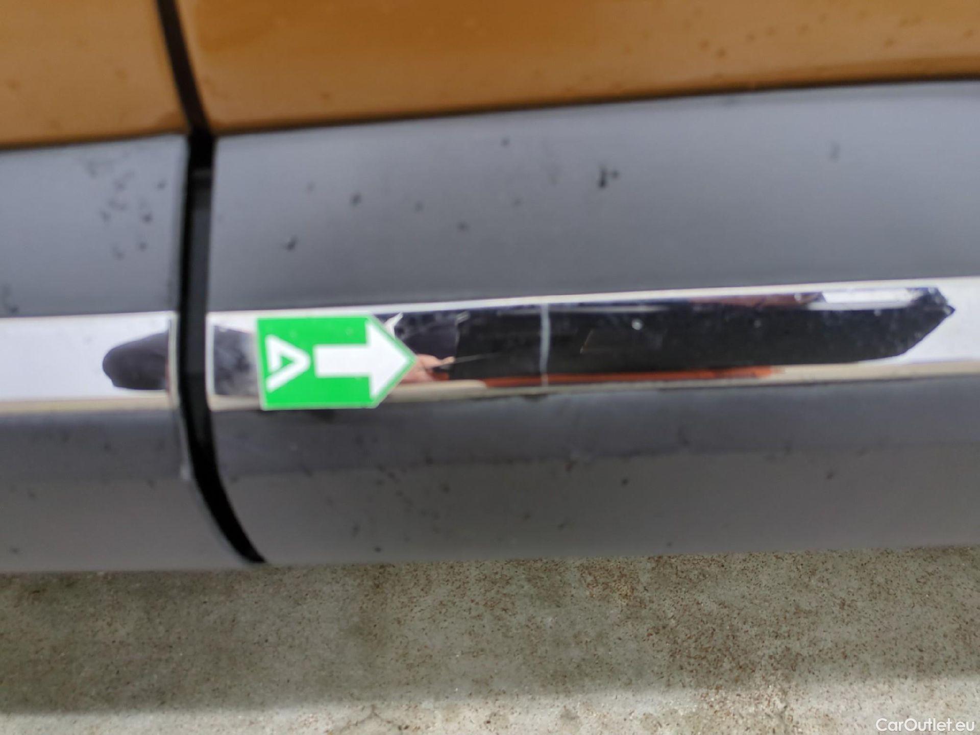  Renault  Captur RENAULT  / 2019 / 5P / SUV Intens E-TECH Plug-in 160 #33