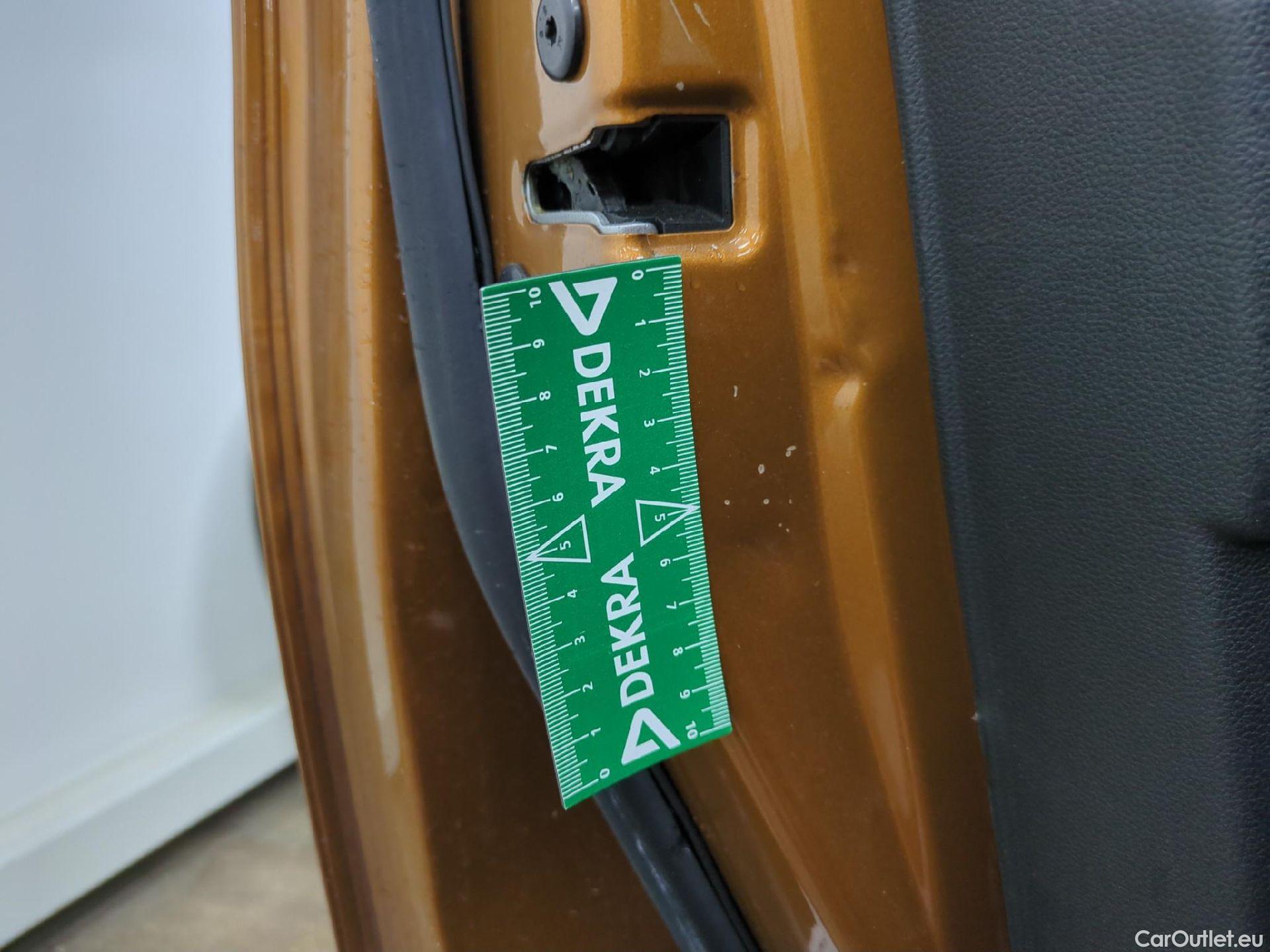  Renault  Captur RENAULT  / 2019 / 5P / SUV Intens E-TECH Plug-in 160 #29