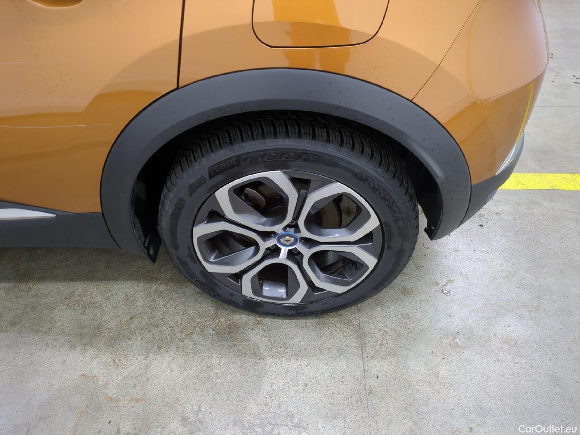  Renault  Captur RENAULT  / 2019 / 5P / SUV Intens E-TECH Plug-in 160 #4