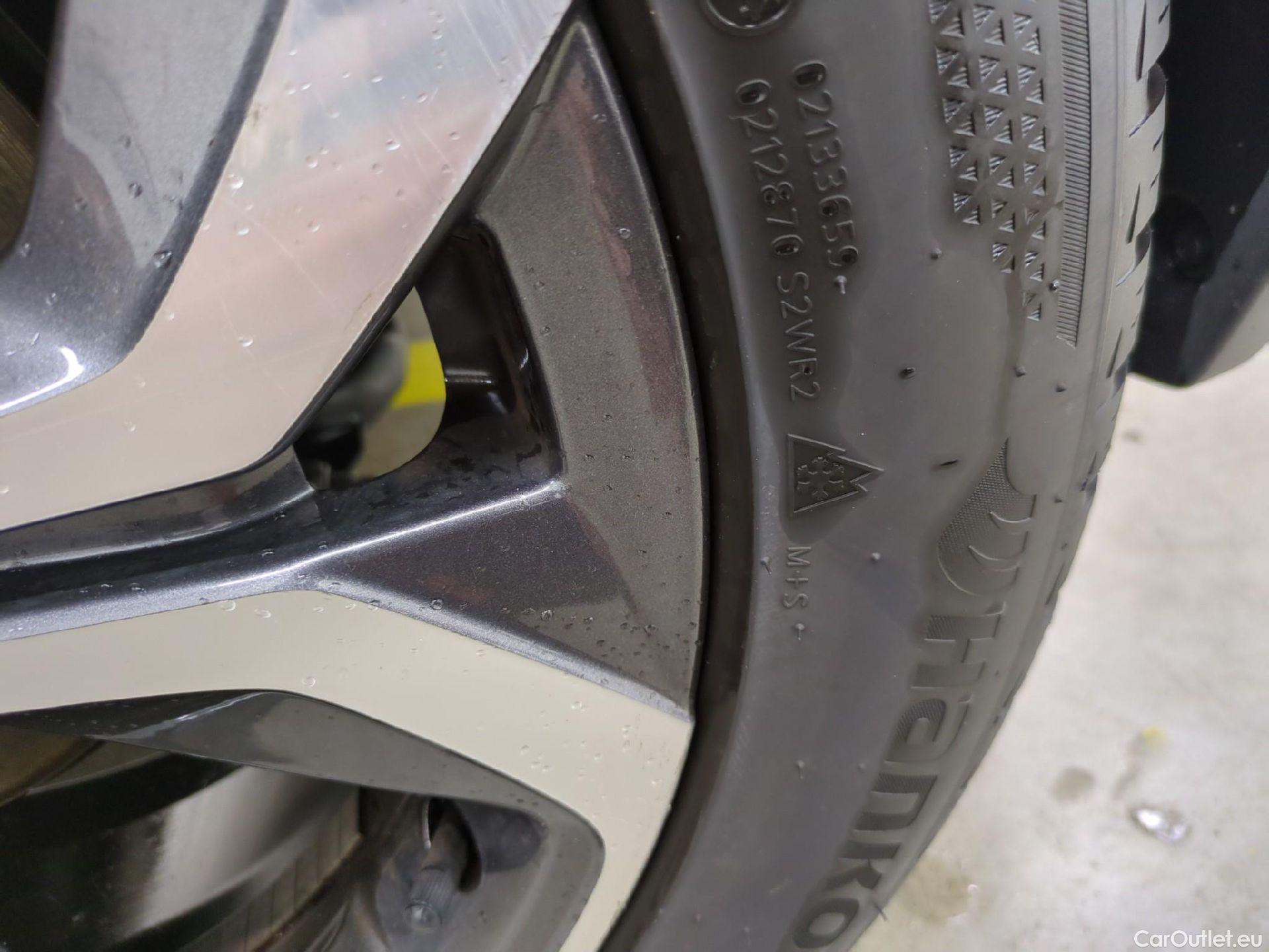  Renault  Captur RENAULT  / 2019 / 5P / SUV Intens E-TECH Plug-in 160 #3