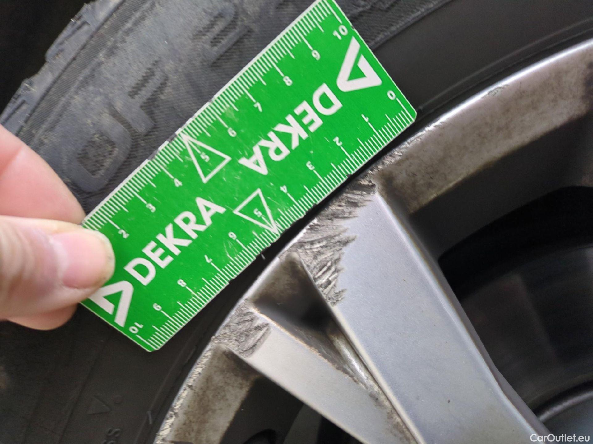  Volkswagen  Tiguan VOLKSWAGEN  / 2020 / 5P / SUV 1.5 TSI 150 DSG7 Life Busines #14