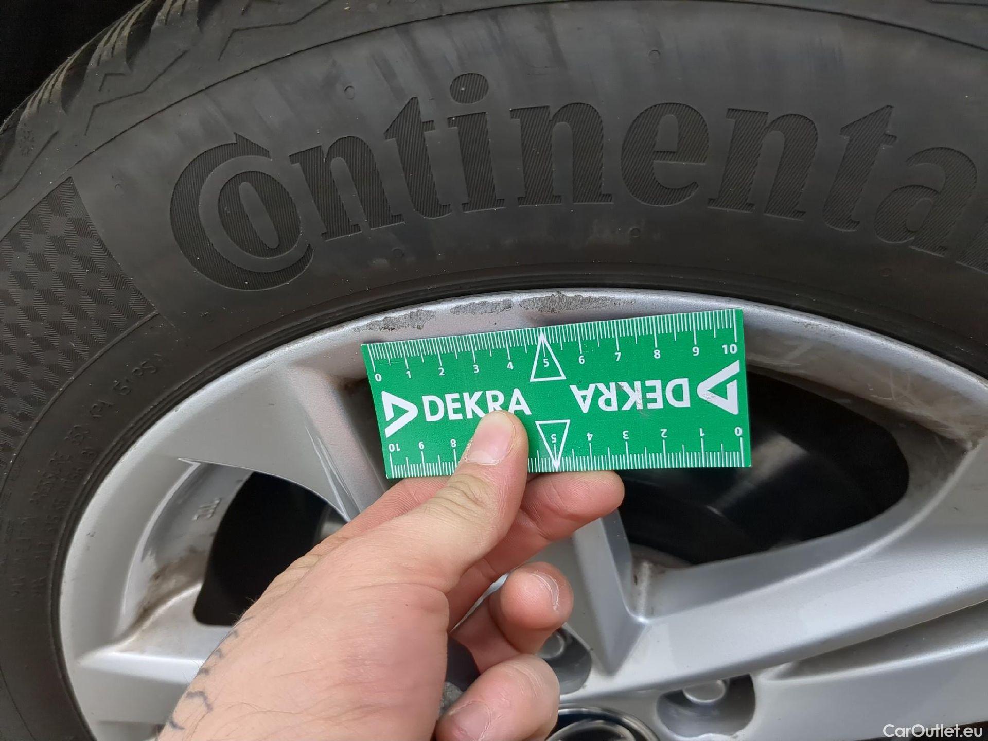  Toyota  Corolla TOYOTA  / 2018 / 5P / Berline Hybride 122h Dynamic Business Supp Lomb #7