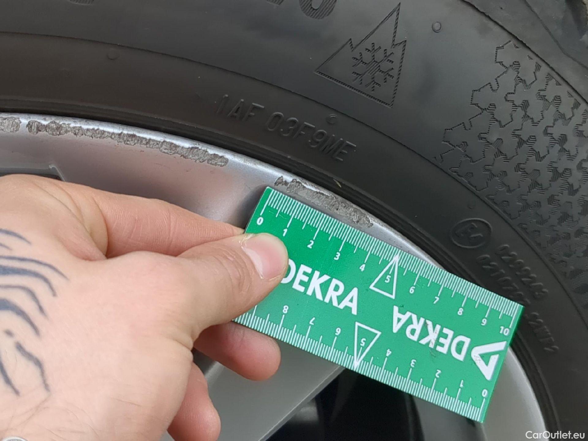  Toyota  Corolla TOYOTA  / 2018 / 5P / Berline Hybride 122h Dynamic Business Supp Lomb #14