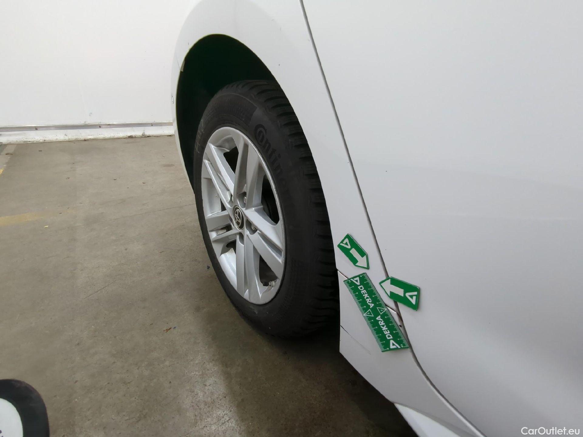  Toyota  Corolla TOYOTA  / 2018 / 5P / Berline Hybride 122h Dynamic Business Supp Lomb #30