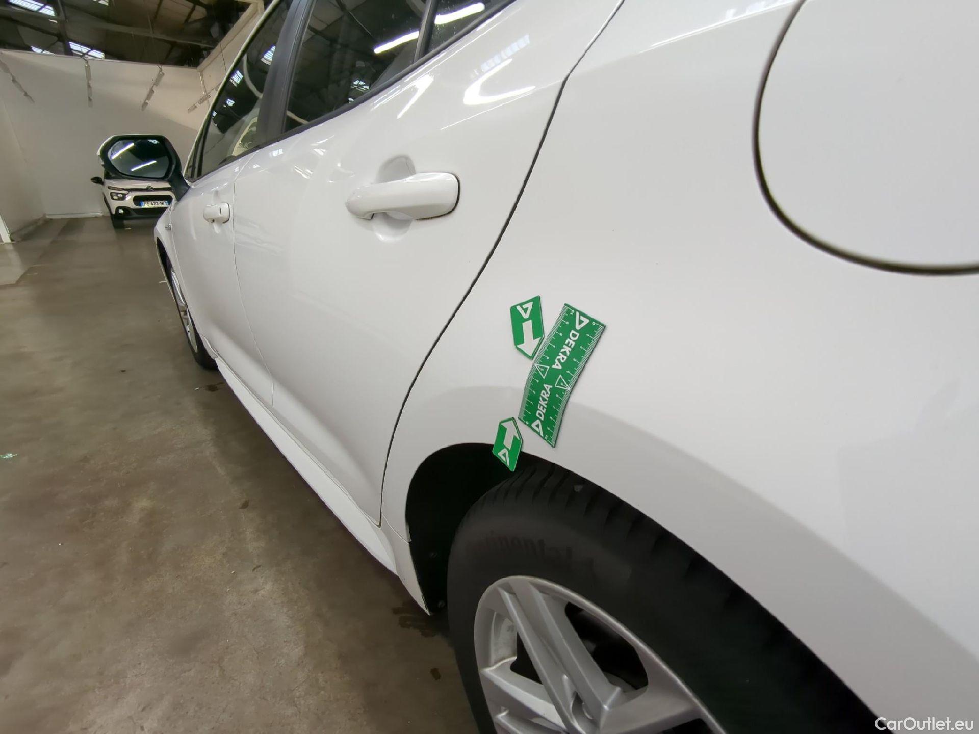  Toyota  Corolla TOYOTA  / 2018 / 5P / Berline Hybride 122h Dynamic Business Supp Lomb #42