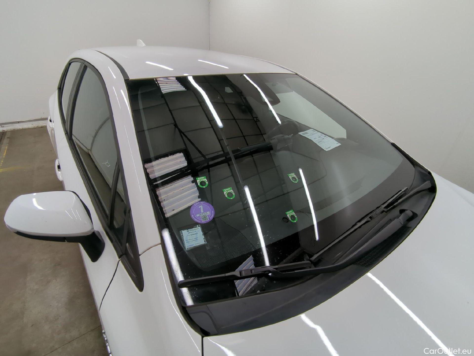  Toyota  Corolla TOYOTA  / 2018 / 5P / Berline Hybride 122h Dynamic Business Supp Lomb #34