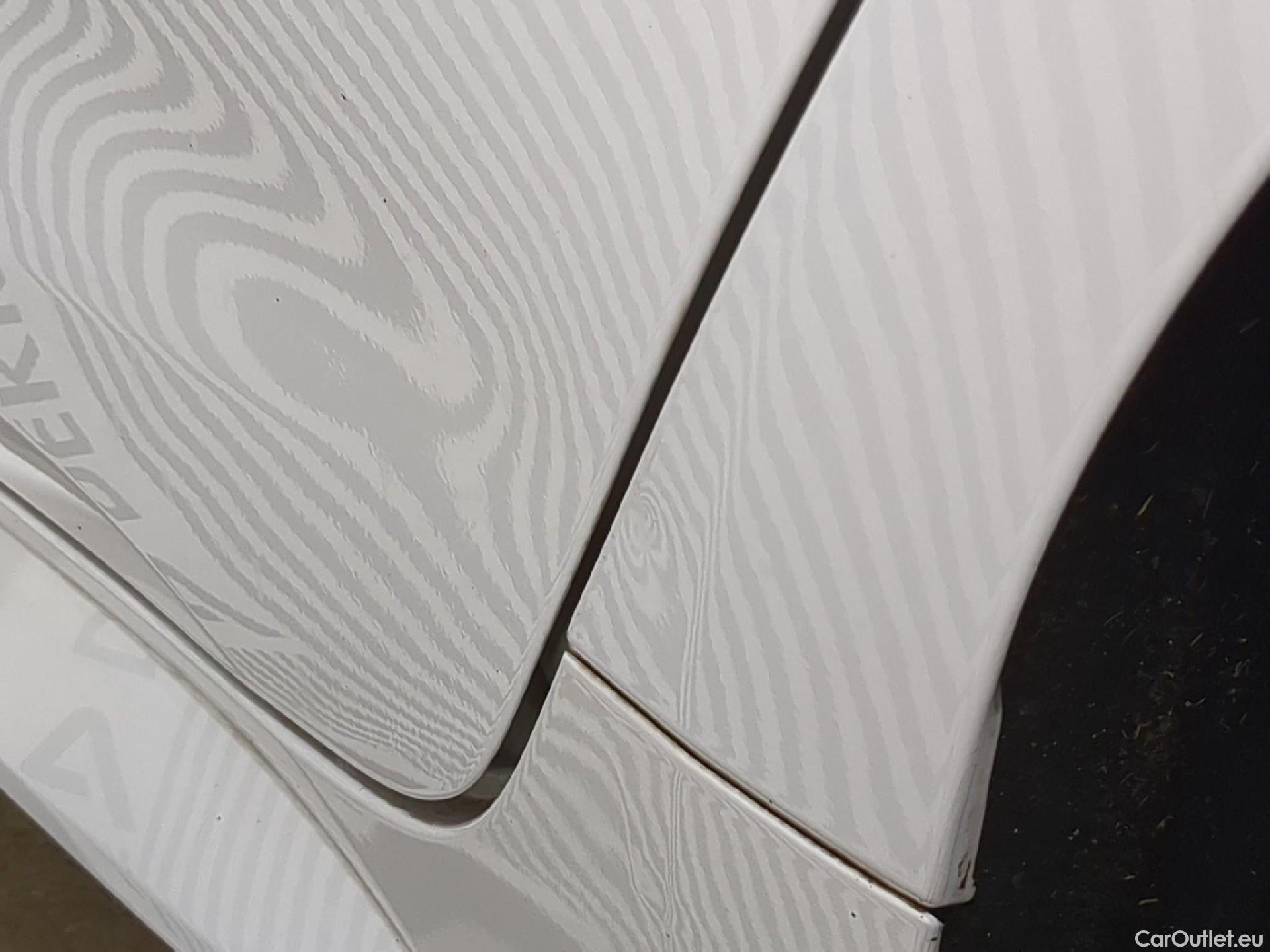  Toyota  Corolla TOYOTA  / 2018 / 5P / Berline Hybride 122h Dynamic Business Supp Lomb #40