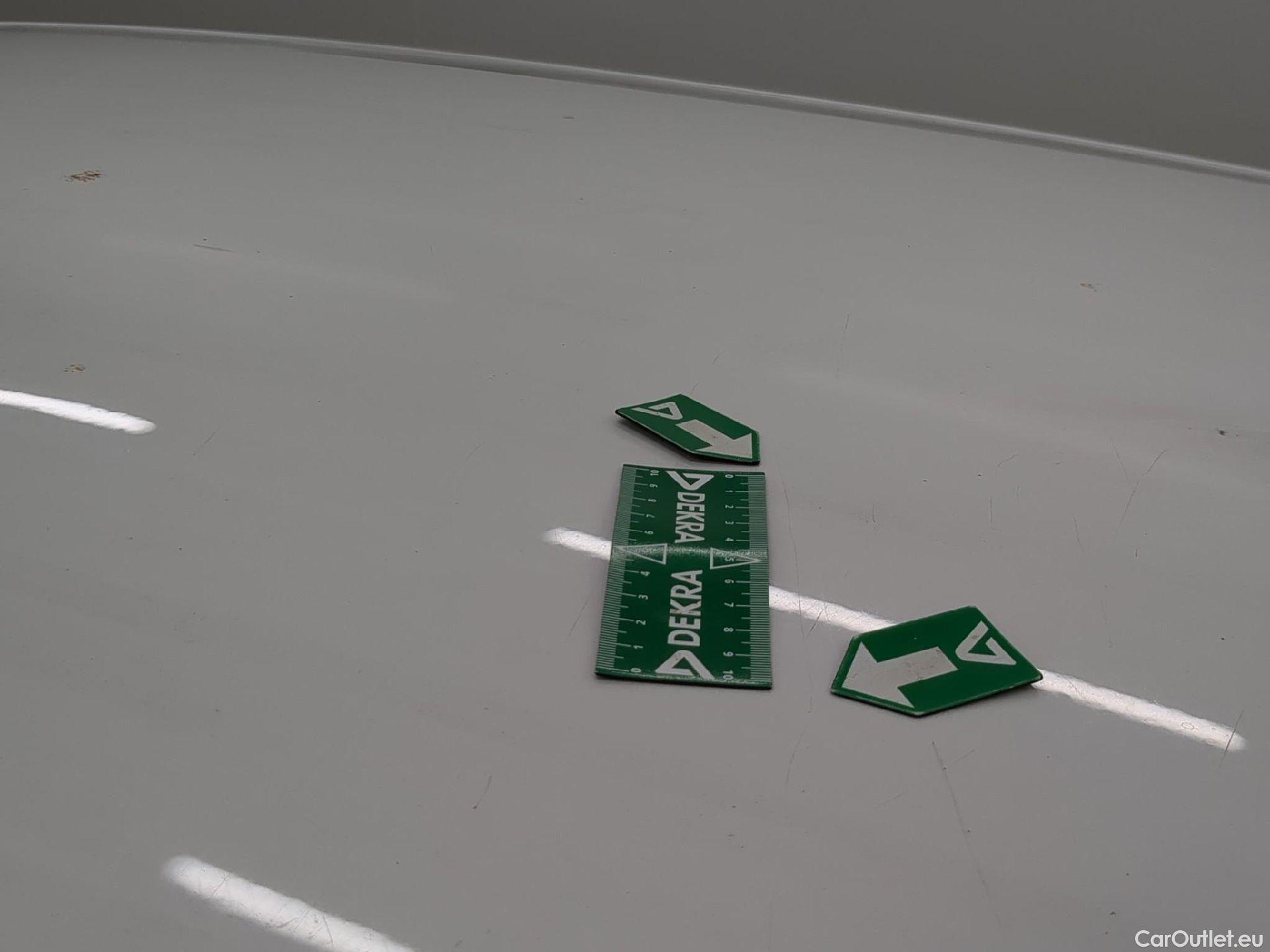  Toyota  Corolla TOYOTA  / 2018 / 5P / Berline Hybride 122h Dynamic Business Supp Lomb #22