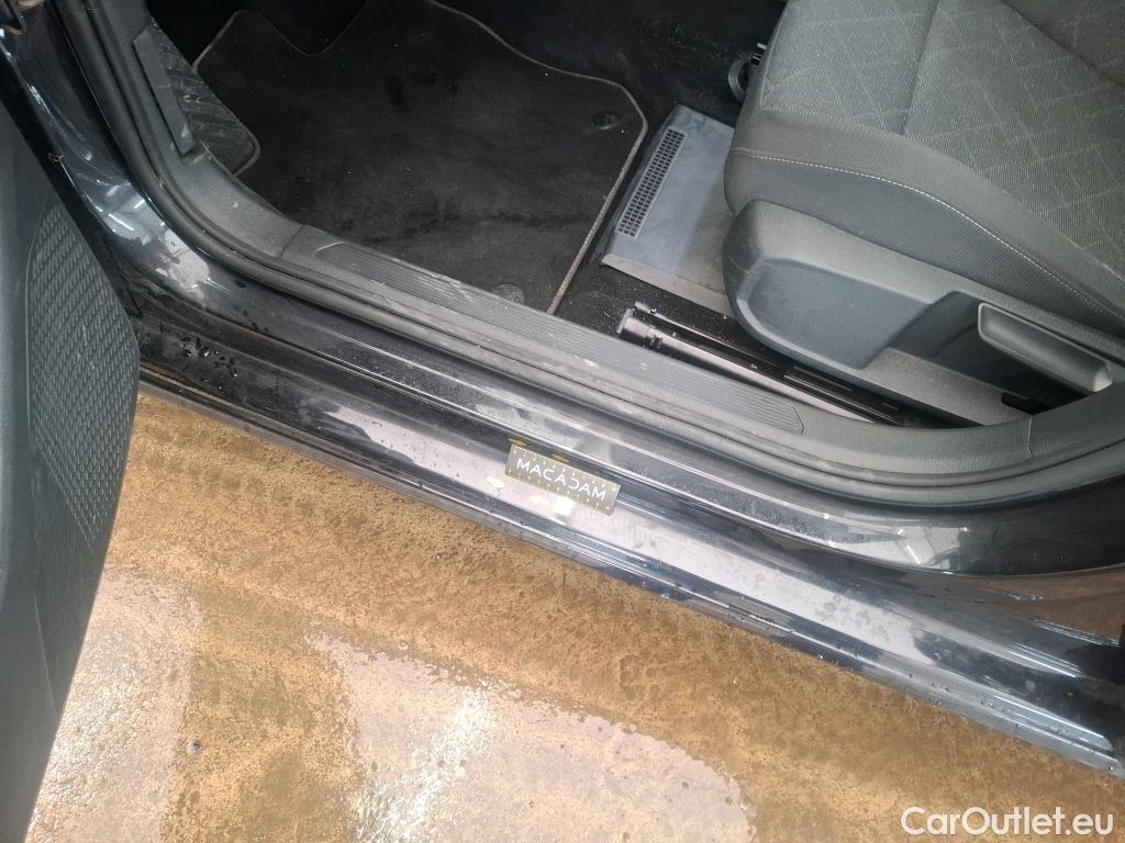  Volkswagen  Golf  VOLKSWAGEN / 2020 / 5P / Berline 1.0 eTSI OPF 110 DSG7 Life Business #11