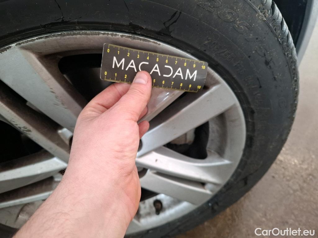  Toyota  Corolla TOYOTA  Touring Sports / 2018 / 5P / Break Hybride 122h Dynamic Business Stage Acad #19