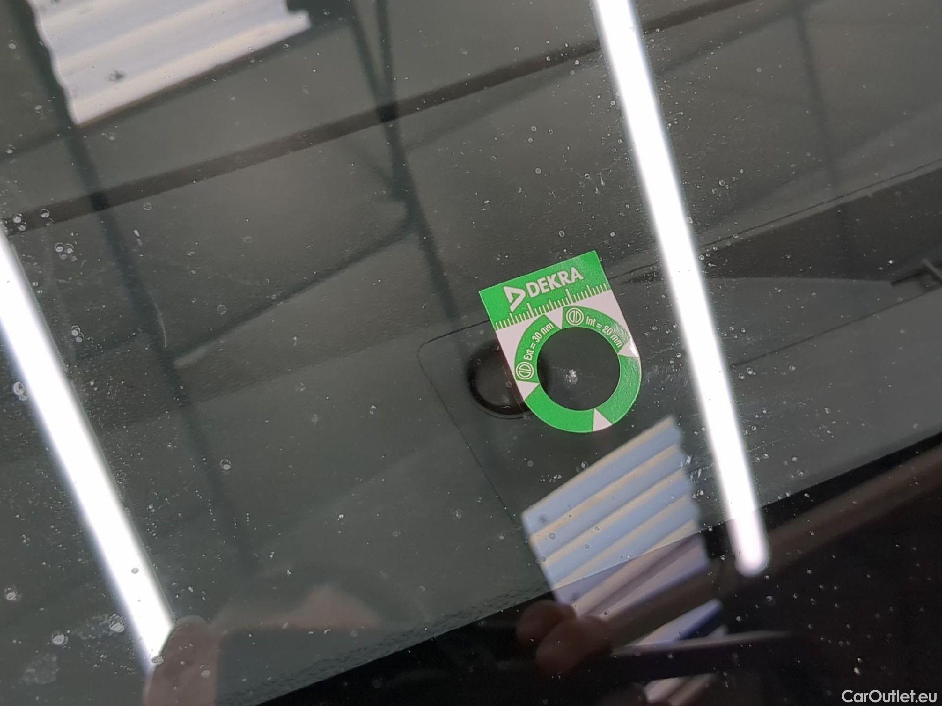  Toyota  Corolla TOYOTA  / 2018 / 5P / Berline Hybride 122h Dynamic Business Supp Lomb #37