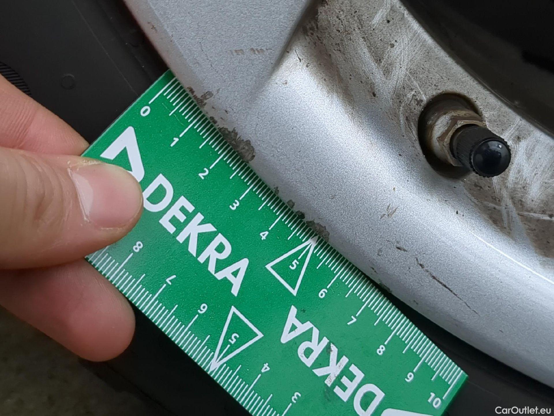  Toyota  Corolla TOYOTA  / 2018 / 5P / Berline Hybride 122h Dynamic Business Supp Lomb #10