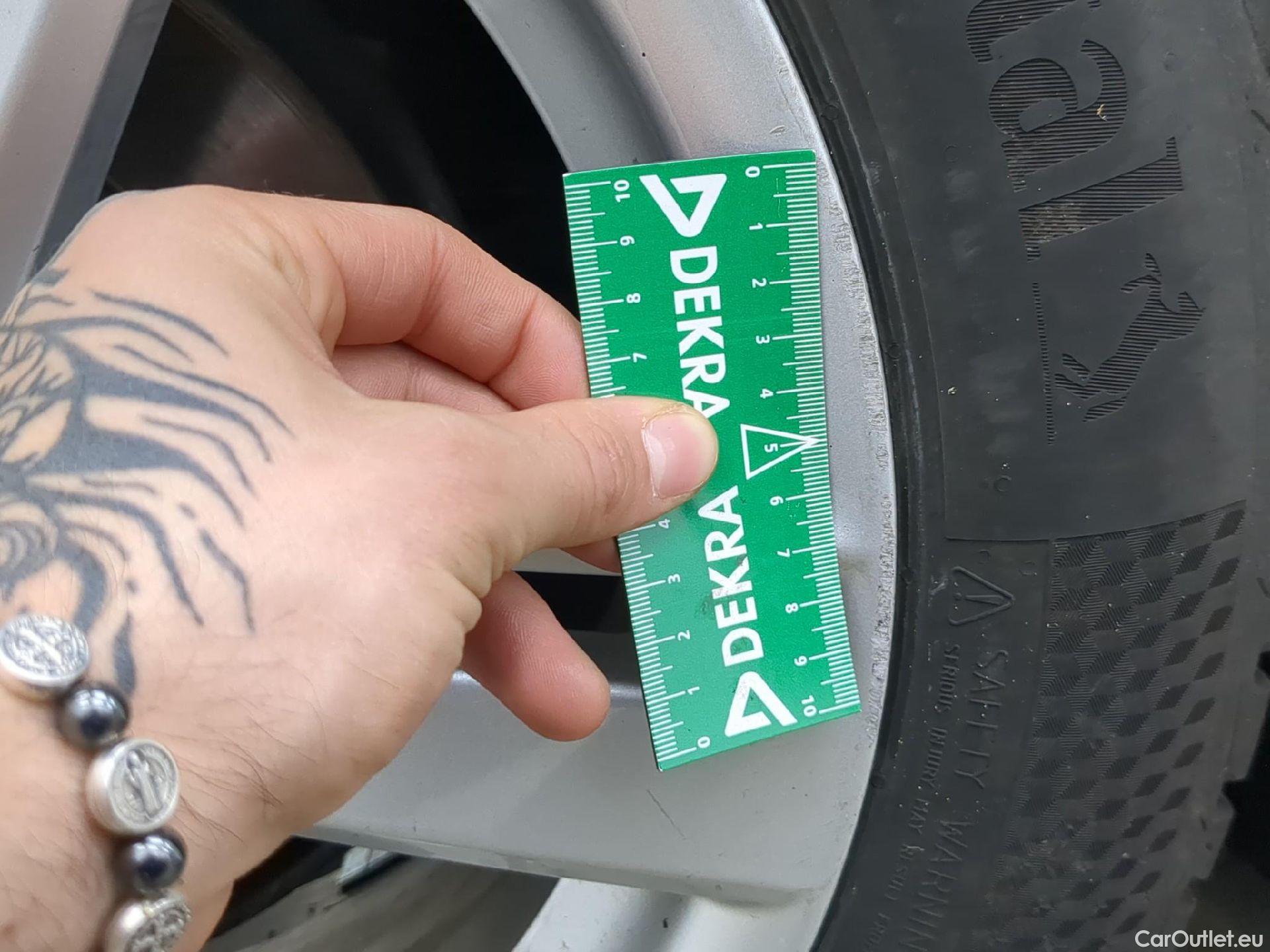  Toyota  Corolla TOYOTA  / 2018 / 5P / Berline Hybride 122h Dynamic Business Supp Lomb #19