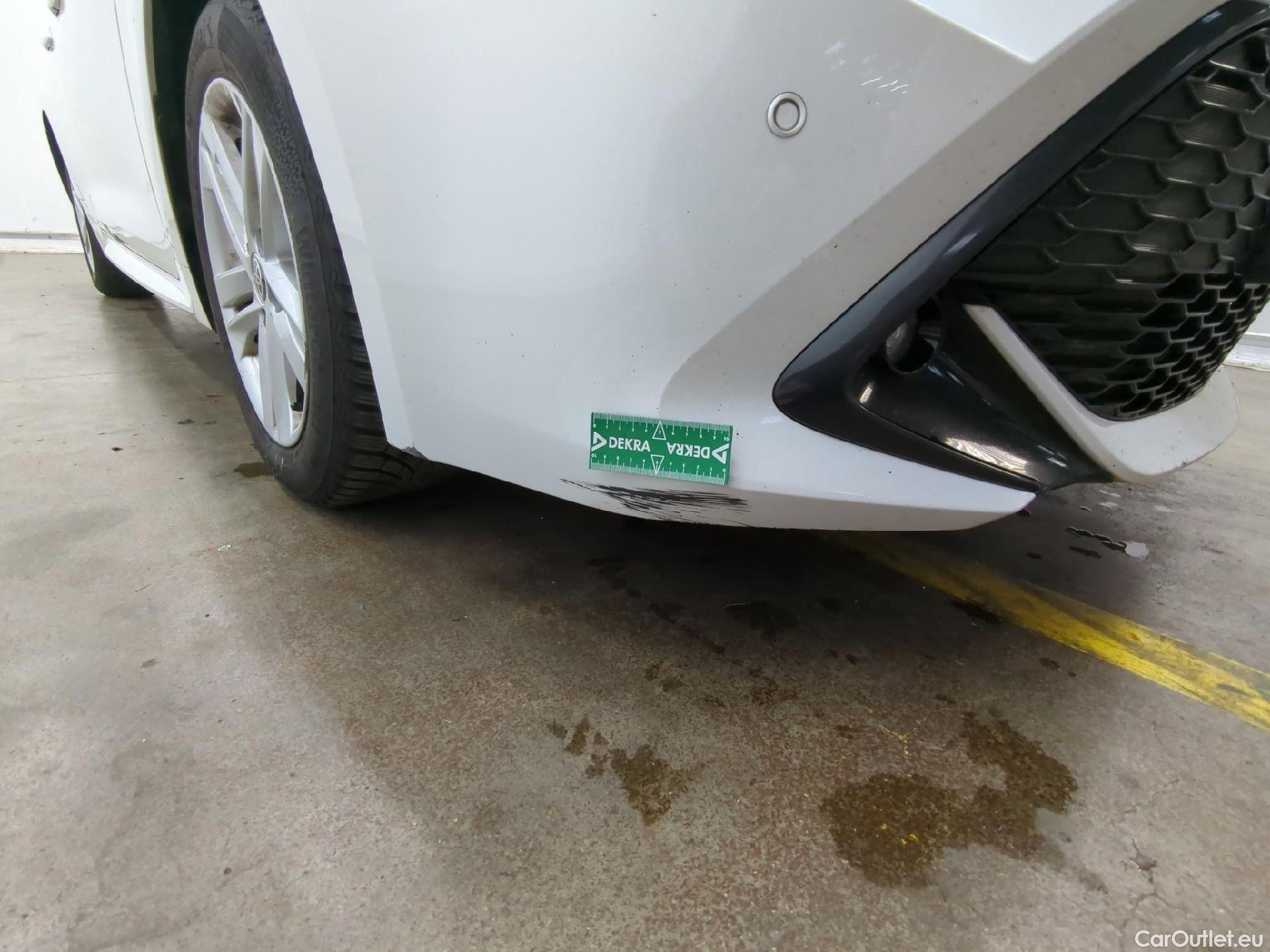  Toyota  Corolla TOYOTA  / 2018 / 5P / Berline Hybride 122h Dynamic Business Supp Lomb #33