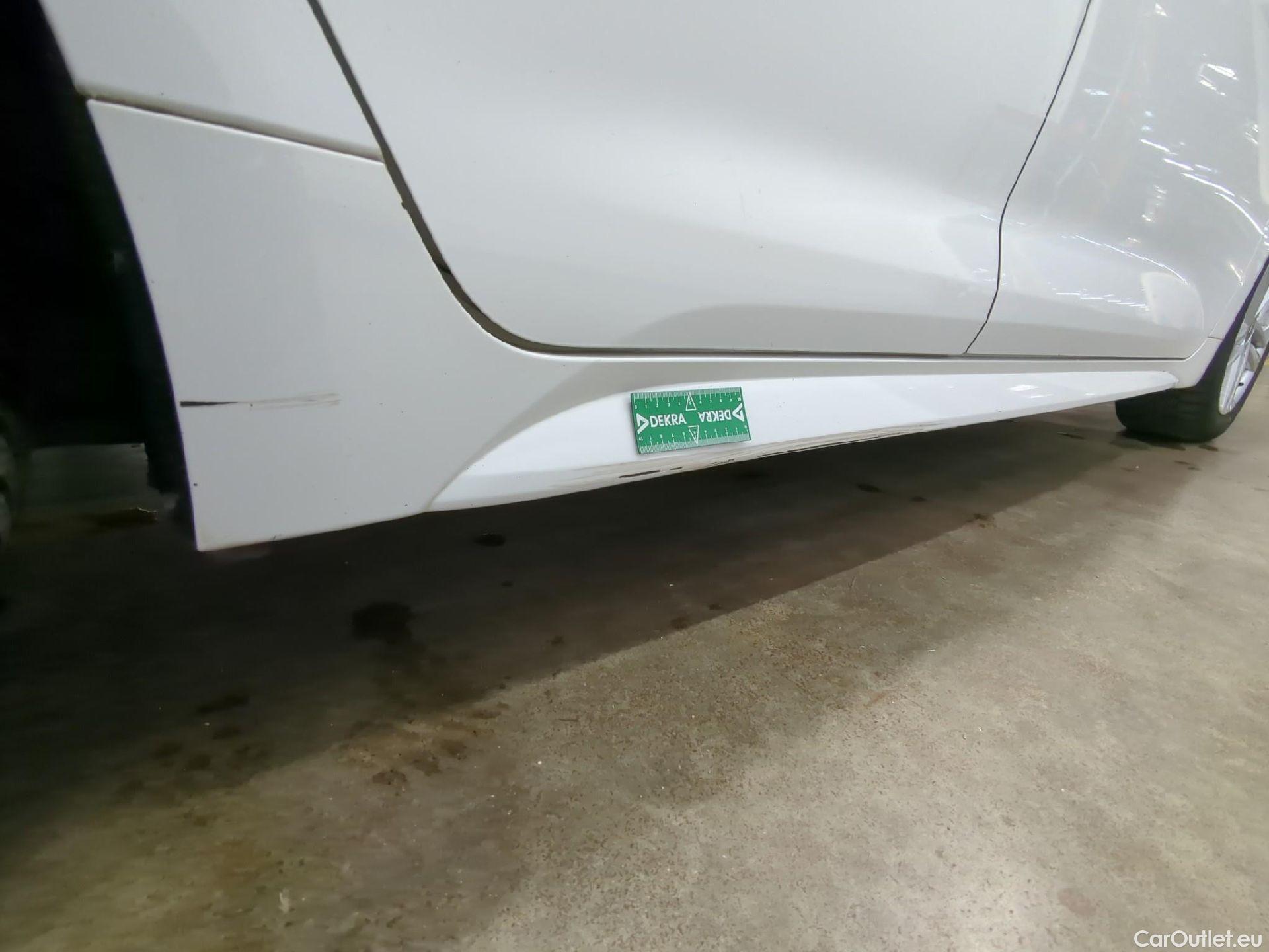  Toyota  Corolla TOYOTA  / 2018 / 5P / Berline Hybride 122h Dynamic Business Supp Lomb #20