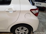  Toyota  Yaris TOYOTA  / 2017 / 5P / BERLINA 1.5 HYBRID BUSINESS #29