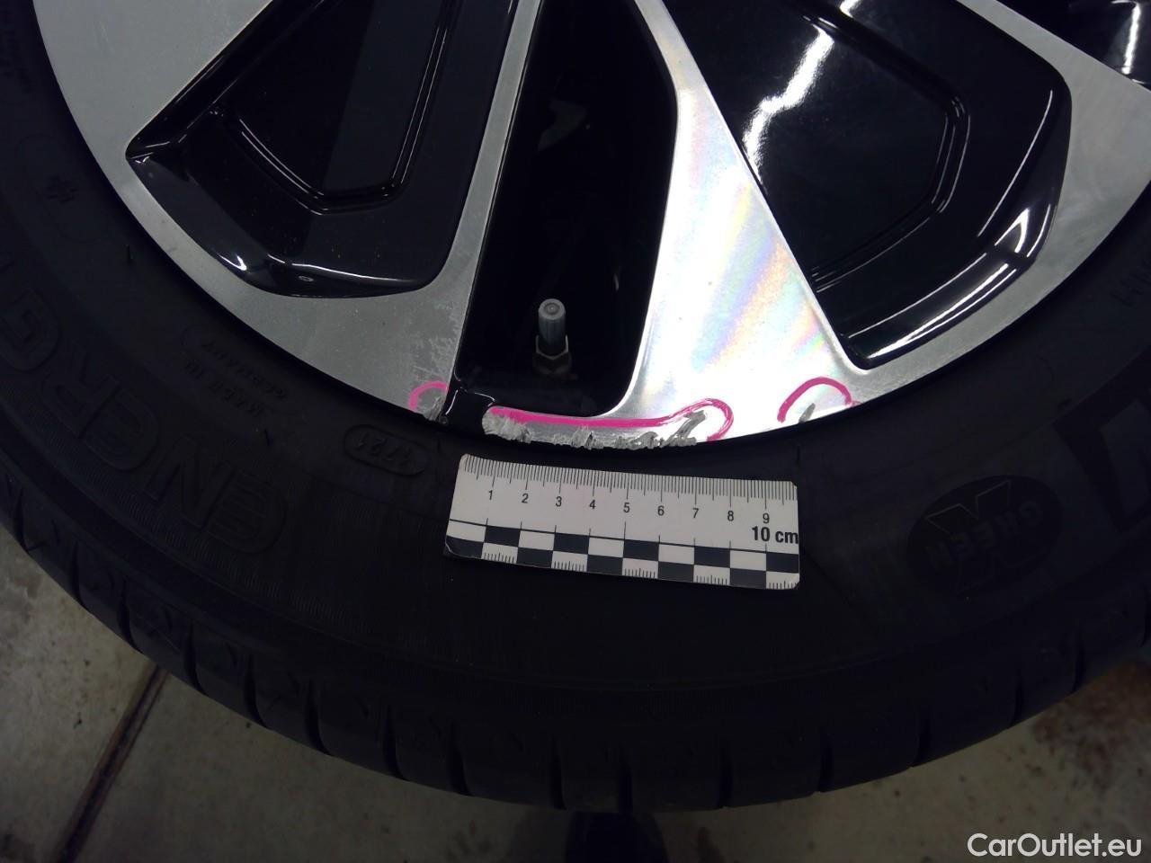  KIA  Cee'd ceed SW 1.6PHEV Advance 5d #1